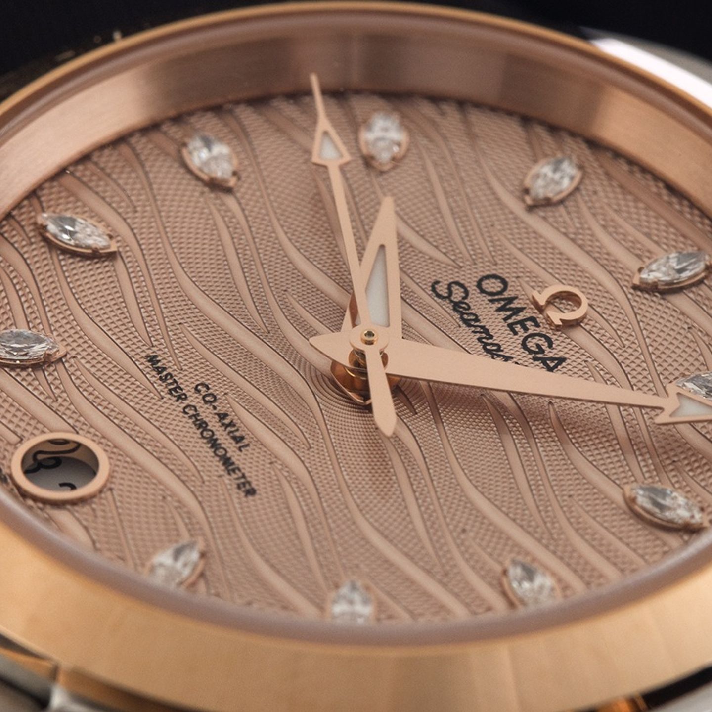 Omega Seamaster Aqua Terra 220.20.34.20.59.001 (2025) - Grey dial 34 mm Steel case (3/7)