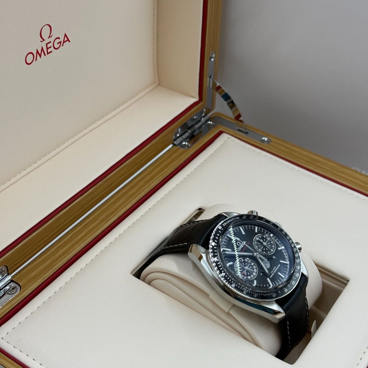 Omega Speedmaster Professional Moonwatch Moonphase 304.33.44.52.01.001 (2023) - Zwart wijzerplaat 44mm Staal (3/8)