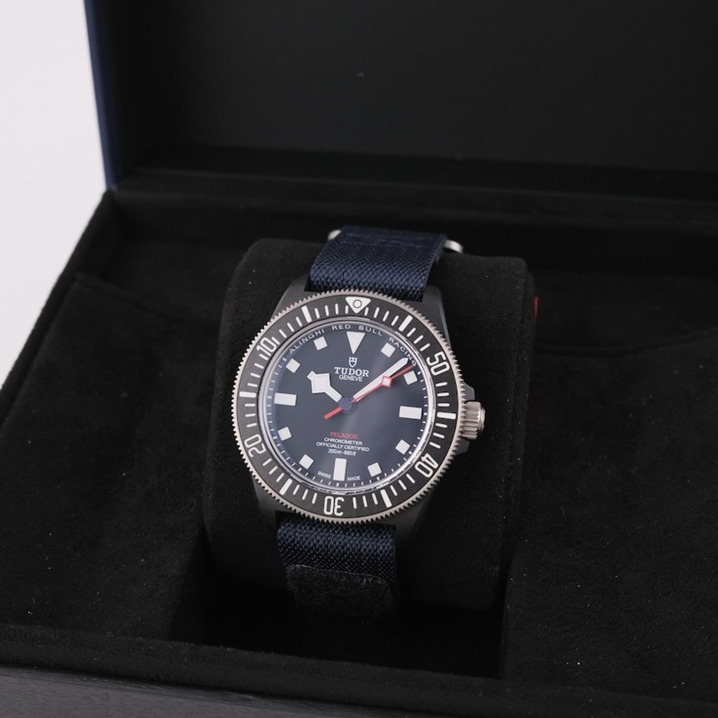Tudor Pelagos 25707KN (2023) - Blue dial 42 mm Carbon case (2/8)