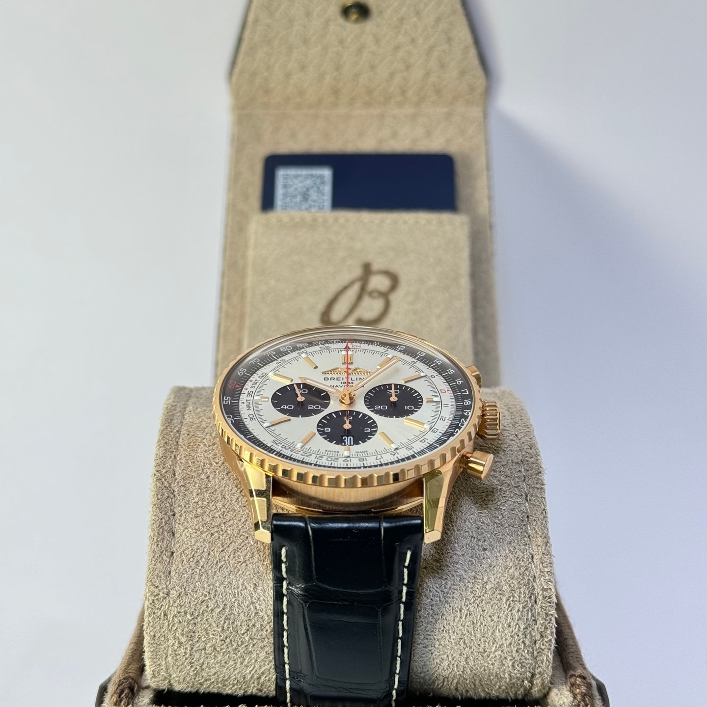 Breitling Navitimer 01 (46 MM) RB0137241G1P1 (2024) - Silver dial 46 mm Red Gold case (3/5)