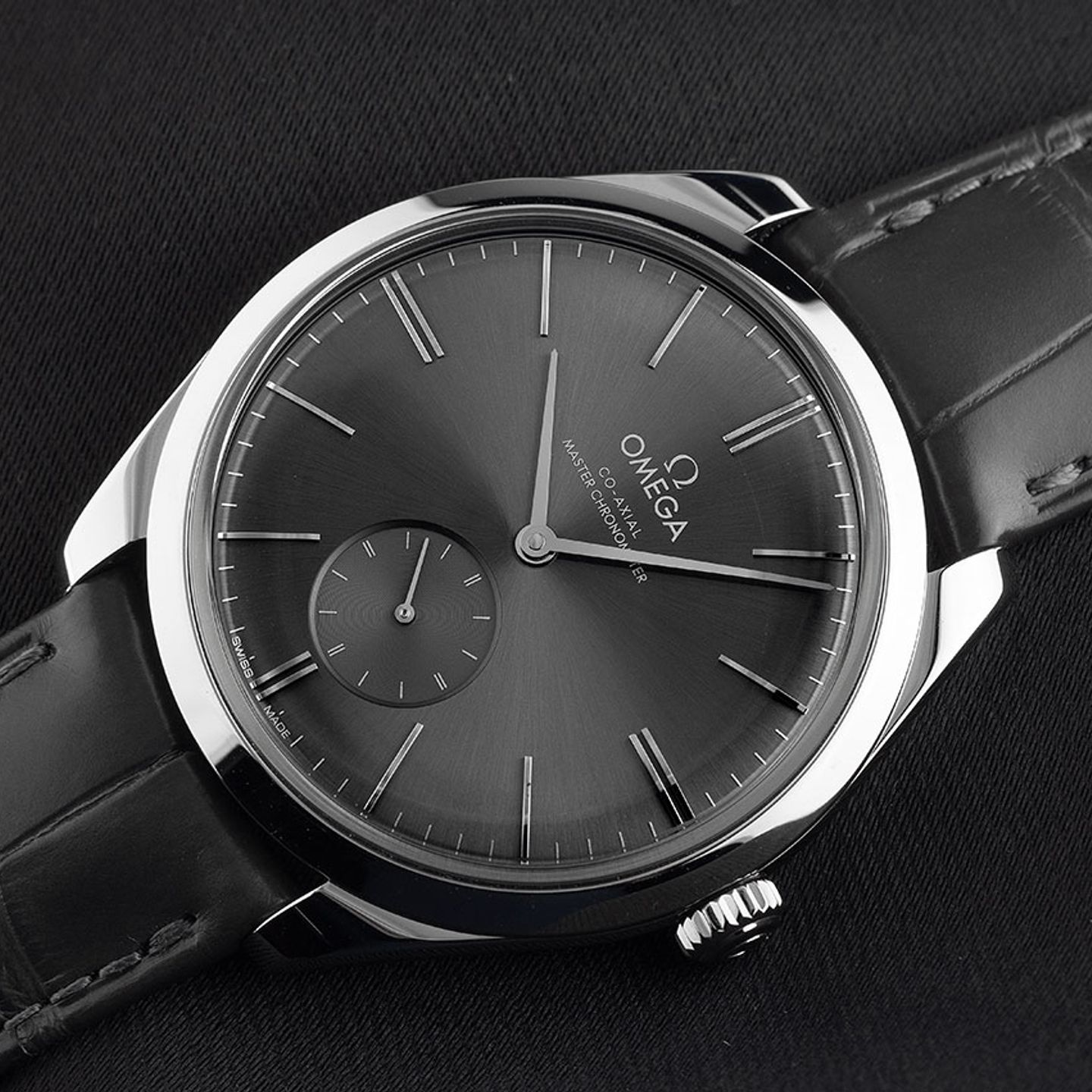 Omega De Ville Trésor 435.13.40.21.06.001 (2025) - Grey dial 40 mm Steel case (3/7)