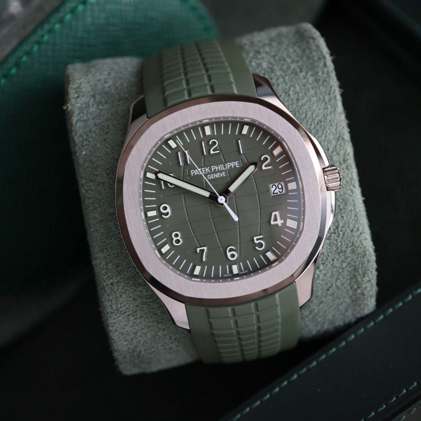 Patek Philippe Aquanaut 5168G - (1/3)