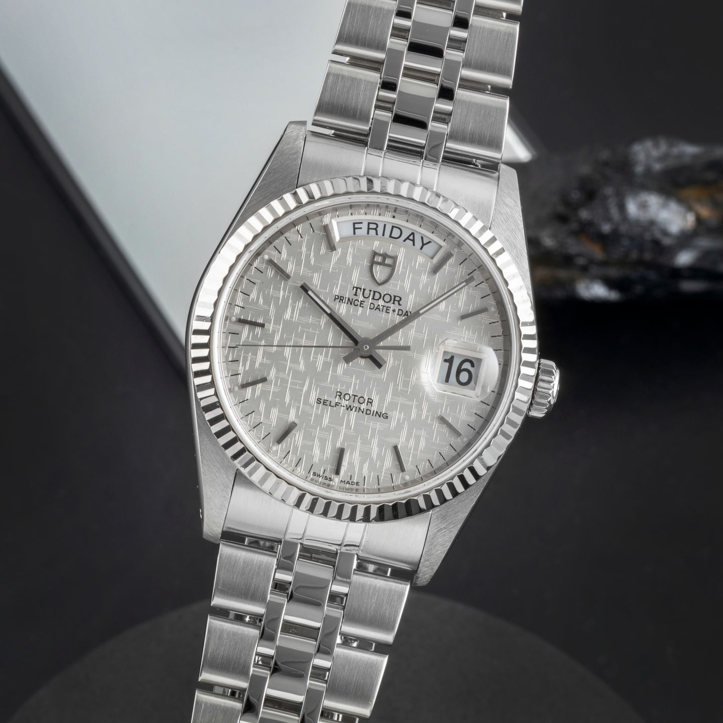 Tudor Prince Date 76214 - (3/8)