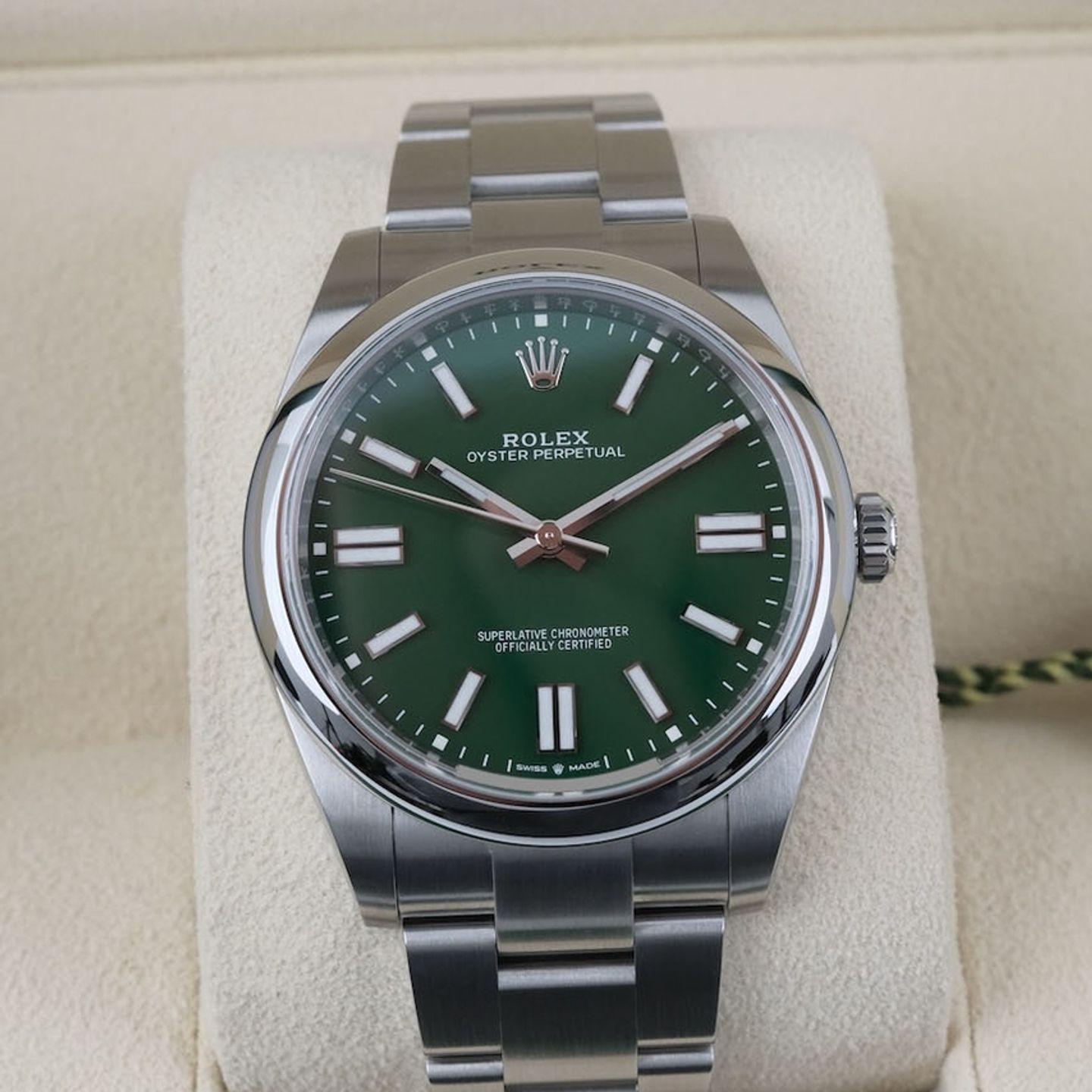 Rolex Oyster Perpetual 41 124300 - (2/8)