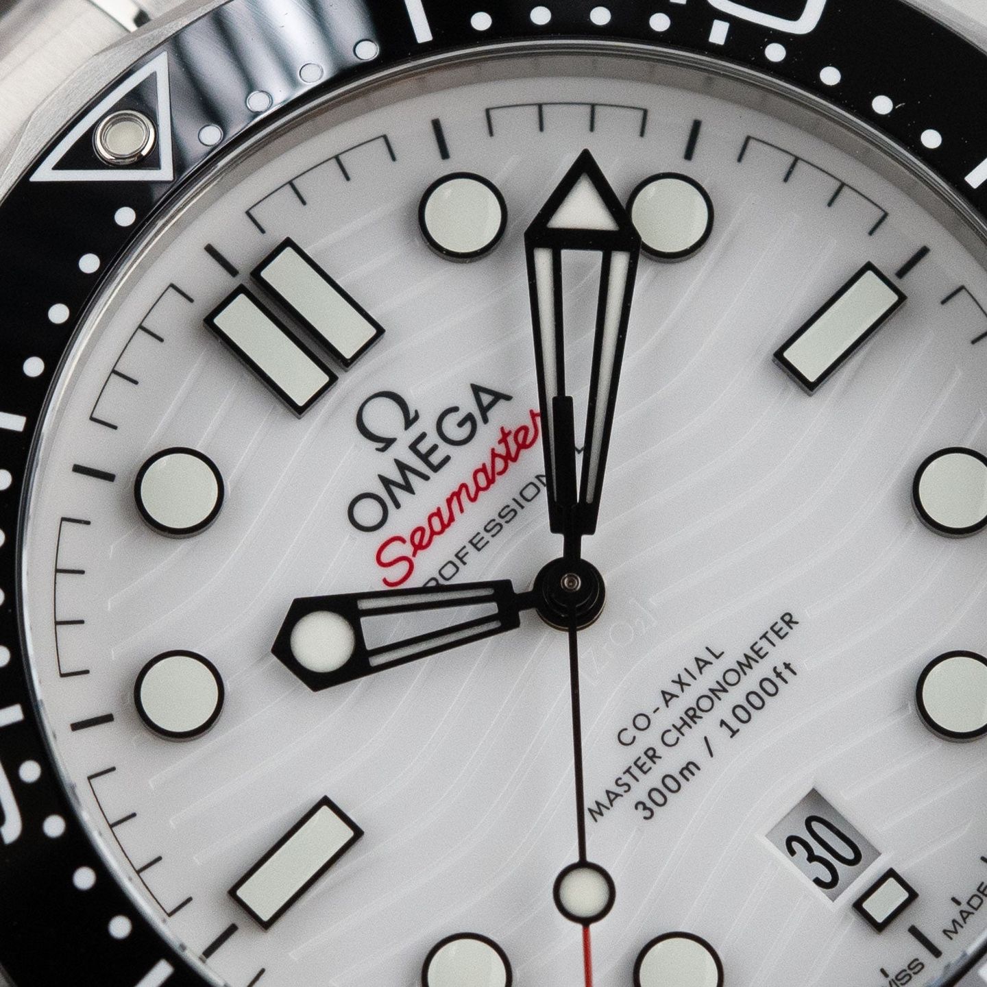 Omega Seamaster Diver 300 M 210.30.42.20.04.001 (2026) - White dial 42 mm Steel case (3/7)