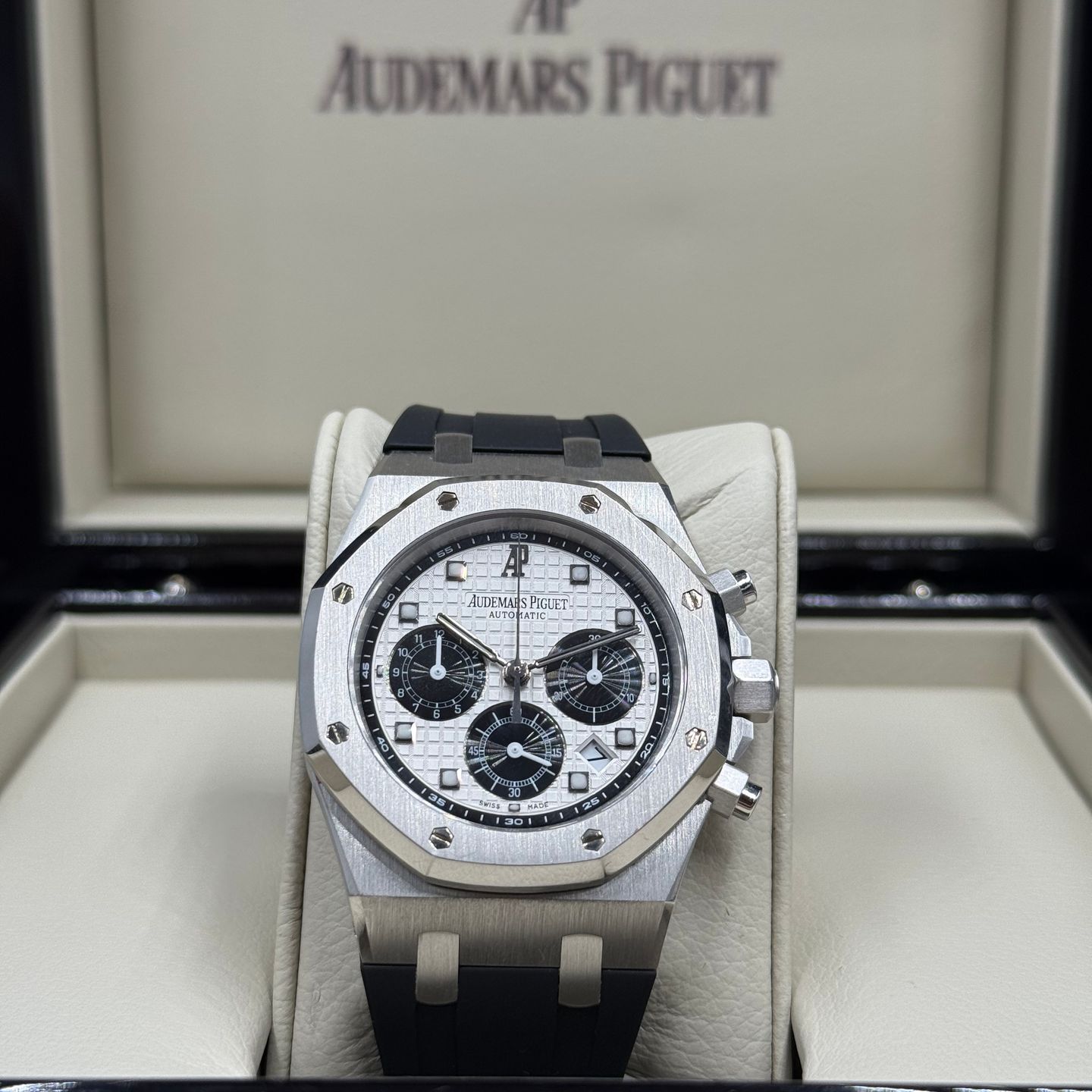 Audemars Piguet Royal Oak Chronograph 26035PT (2006) - White dial 41 mm Platinum case (1/6)