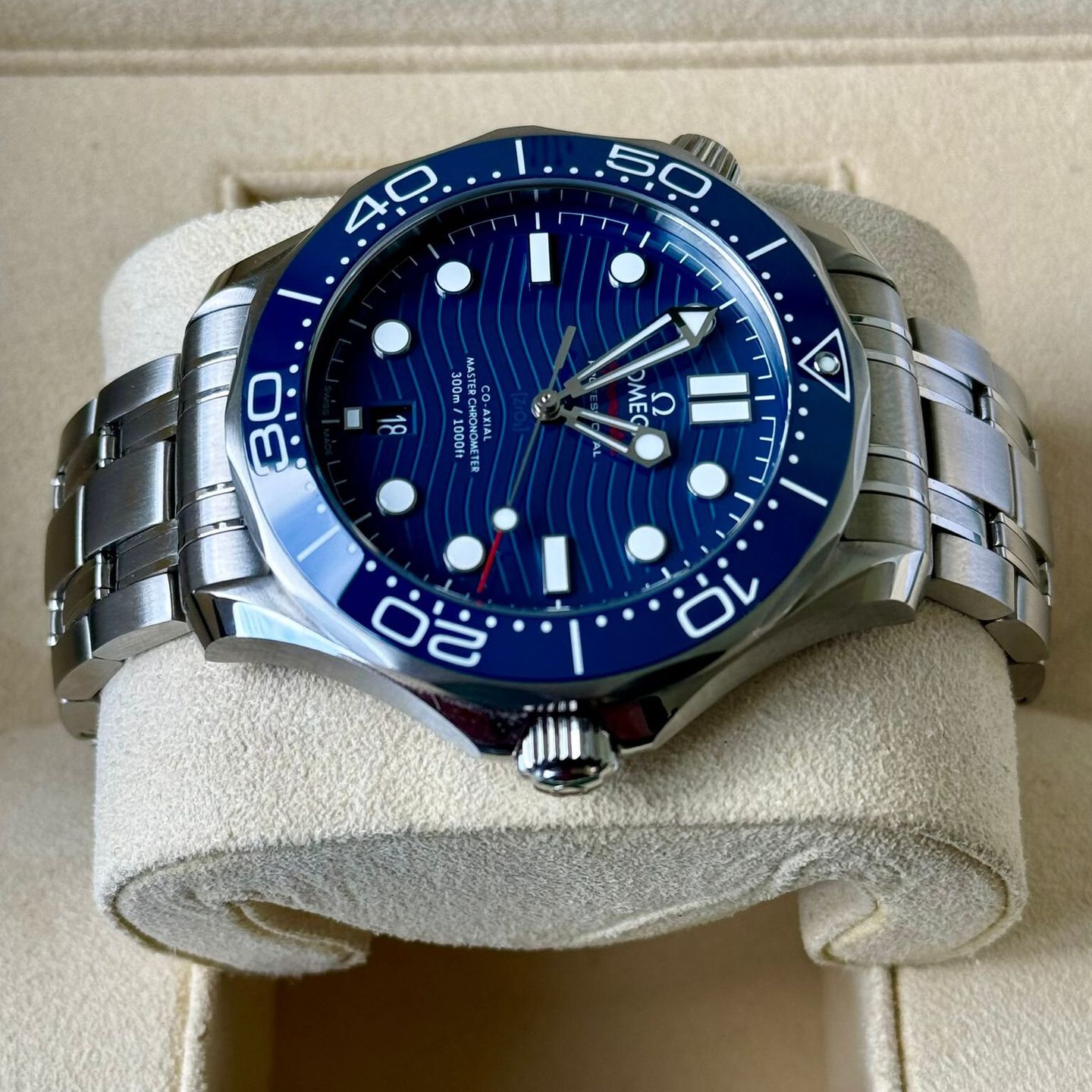 Omega Seamaster Diver 300 M 210.30.42.20.03.001 (2023) - Blue dial 42 mm Steel case (4/7)