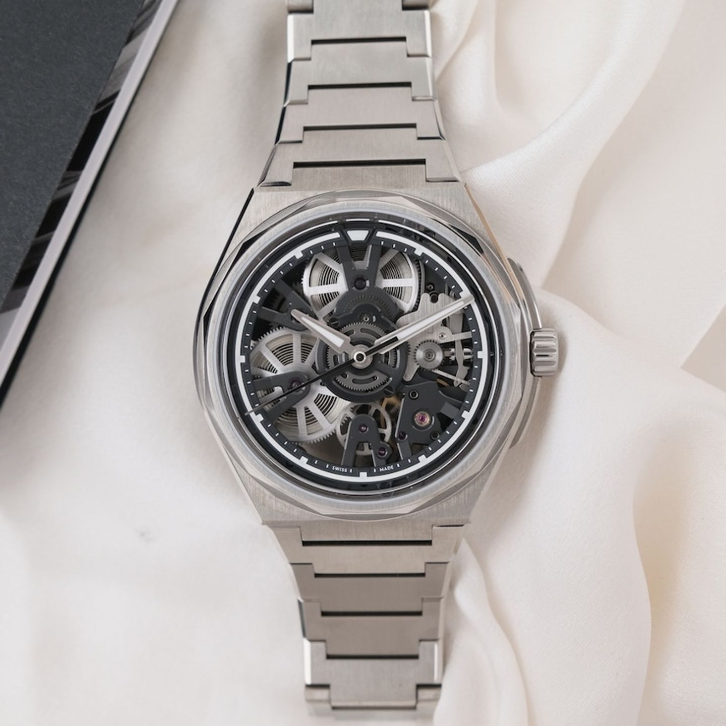Christopher Ward Twelve C12-41A5D0-T00K0-B0 - (5/8)