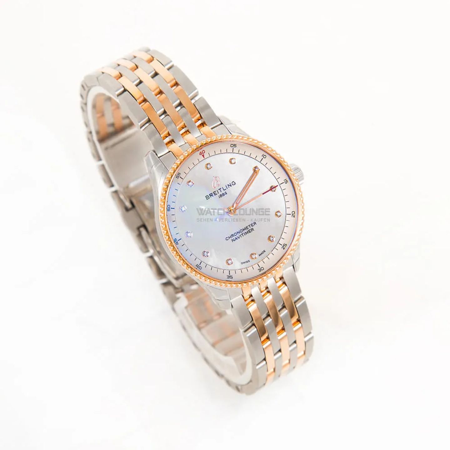 Breitling Navitimer U77320E61A1U1 (2025) - Pearl dial 32 mm Steel case (4/8)