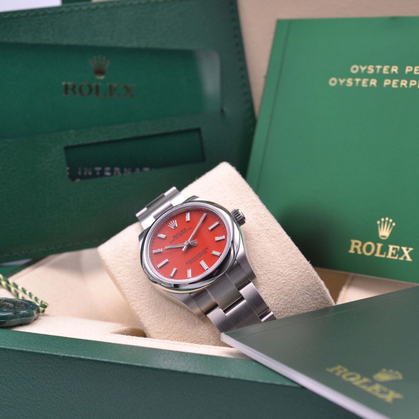 Rolex Oyster Perpetual 31 277200 (2021) - Rood wijzerplaat 31mm Staal (7/7)