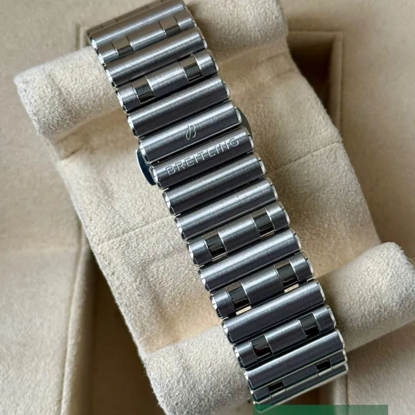 Breitling Chronomat GMT A32398101A1A1 (2025) - Silver dial 40 mm Steel case (2/2)