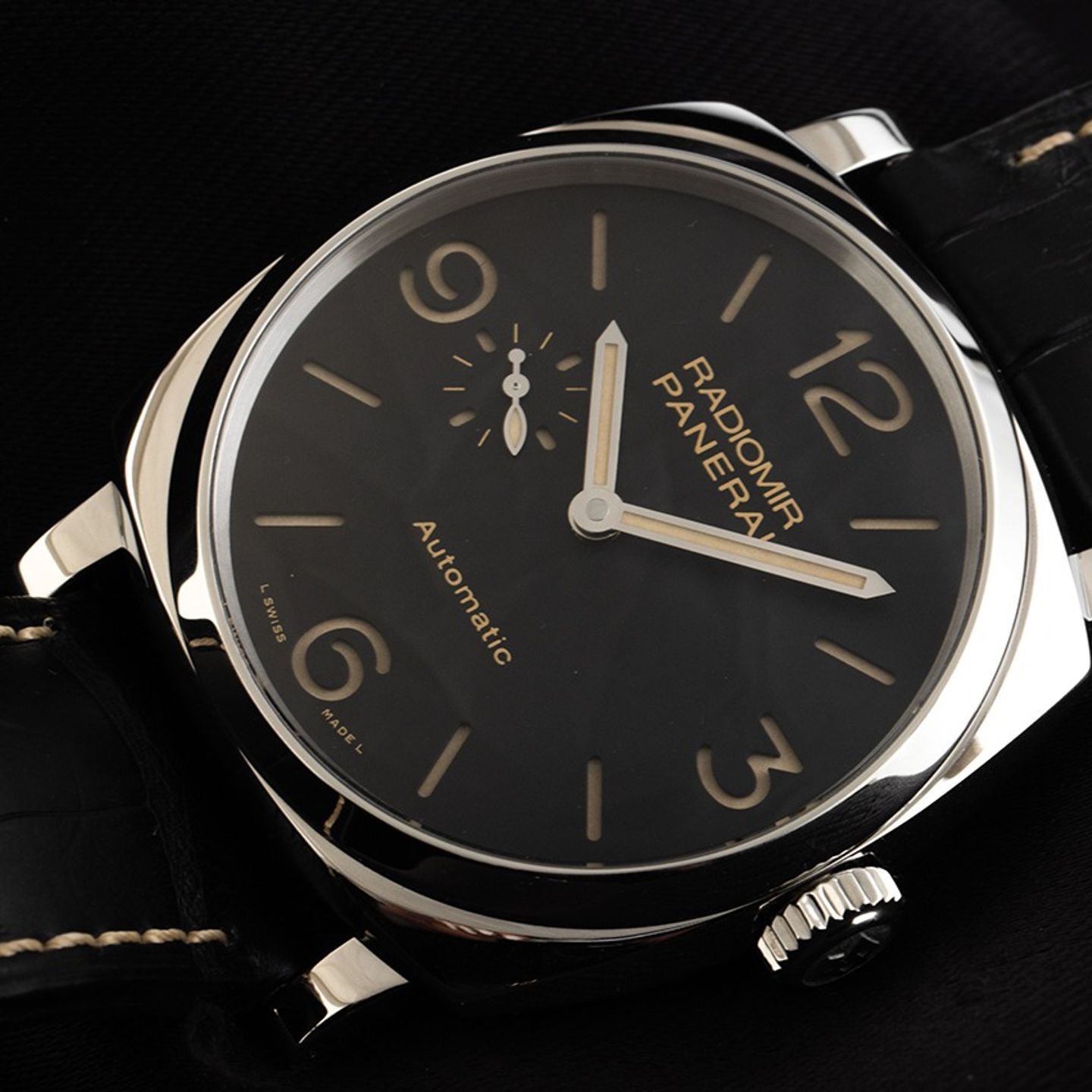 Panerai Radiomir 1940 3 Days Automatic PAM00572 (2024) - Black dial 45 mm Steel case (3/7)