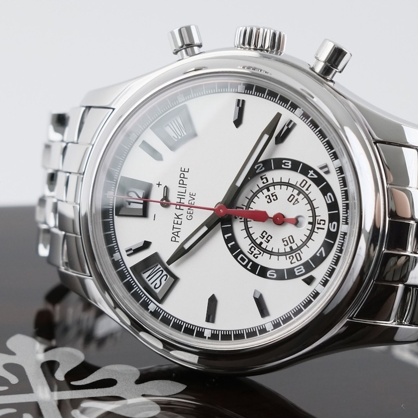 Patek Philippe Annual Calendar Chronograph 5960/1A-001 (2017) - Zilver wijzerplaat 41mm Staal (1/8)