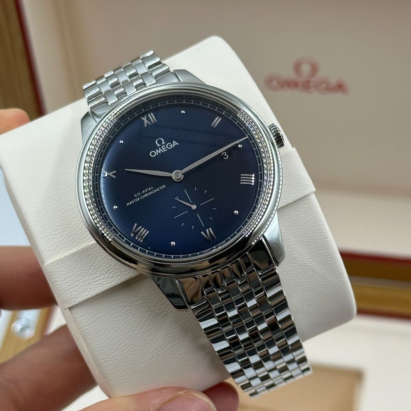 Omega De Ville 434.10.41.20.03.001 (2024) - Blauw wijzerplaat 41mm Staal (7/8)