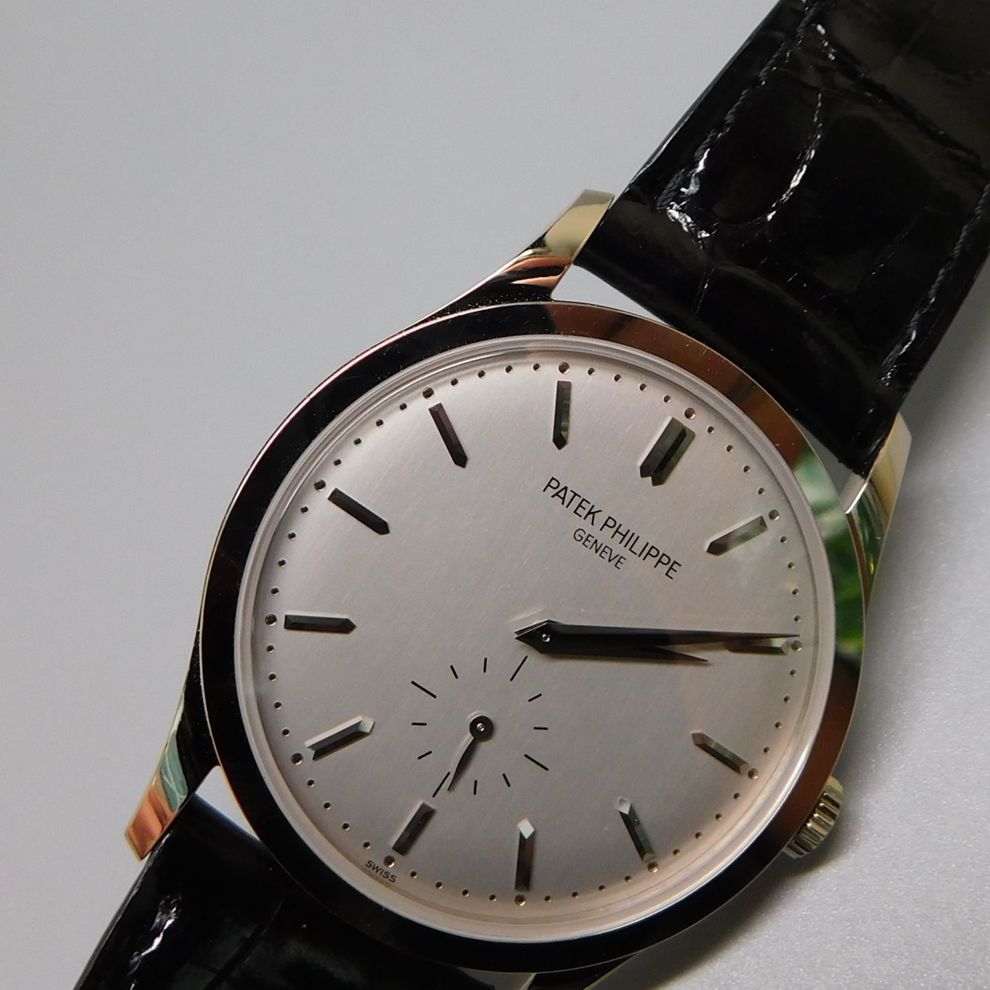 Patek Philippe Calatrava 5196G (2021) - Silver dial 38 mm White Gold case (1/7)