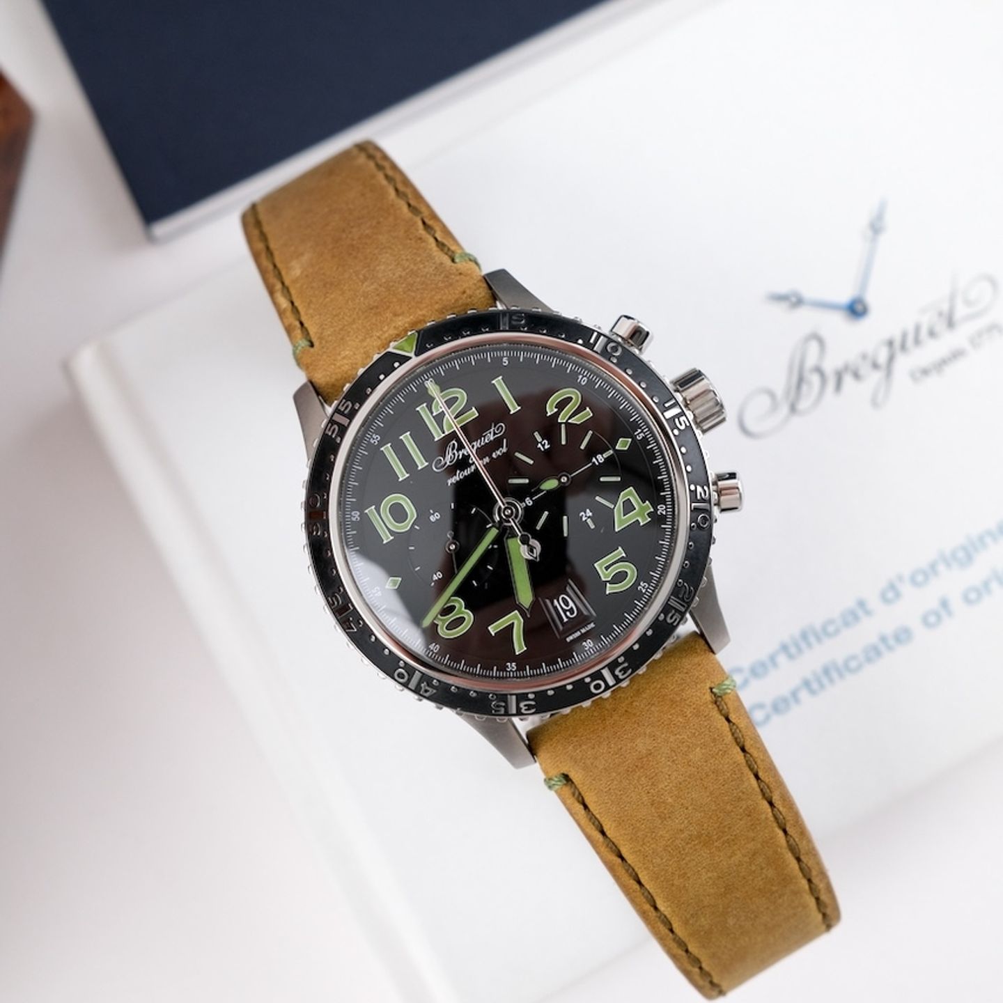 Breguet Type XX - XXI - XXII 3815TI/HM/3ZU (2022) - Black dial 42 mm Titanium case (1/8)