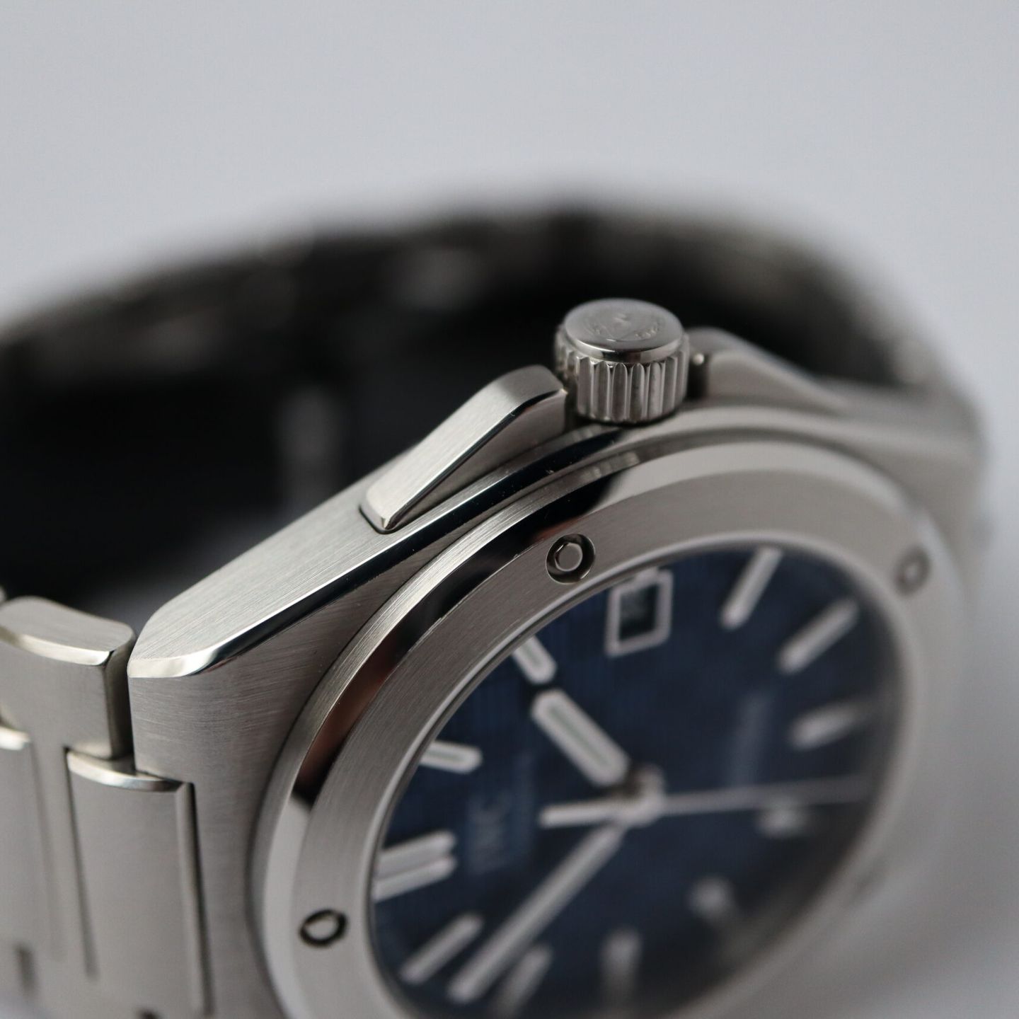 IWC Ingenieur Automatic IW328907 (2025) - Blue dial 40 mm Steel case (7/8)