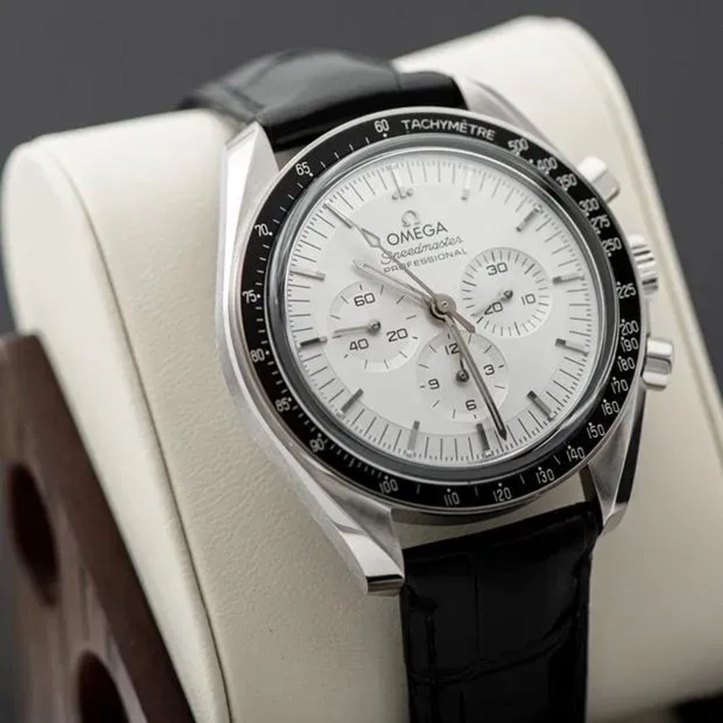 Omega Speedmaster Professional Moonwatch 310.63.42.50.02.001 (2025) - Silver dial 42 mm White Gold case (4/6)