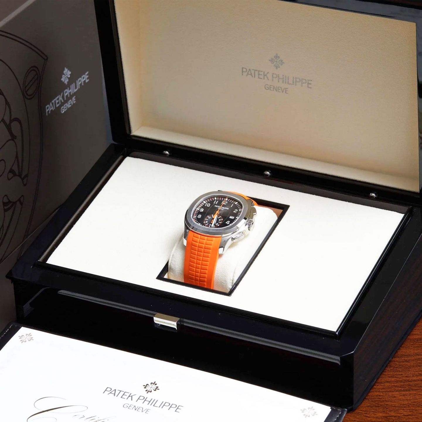 Patek Philippe Aquanaut 5968A-001 (2019) - Black dial 42 mm Steel case (8/8)