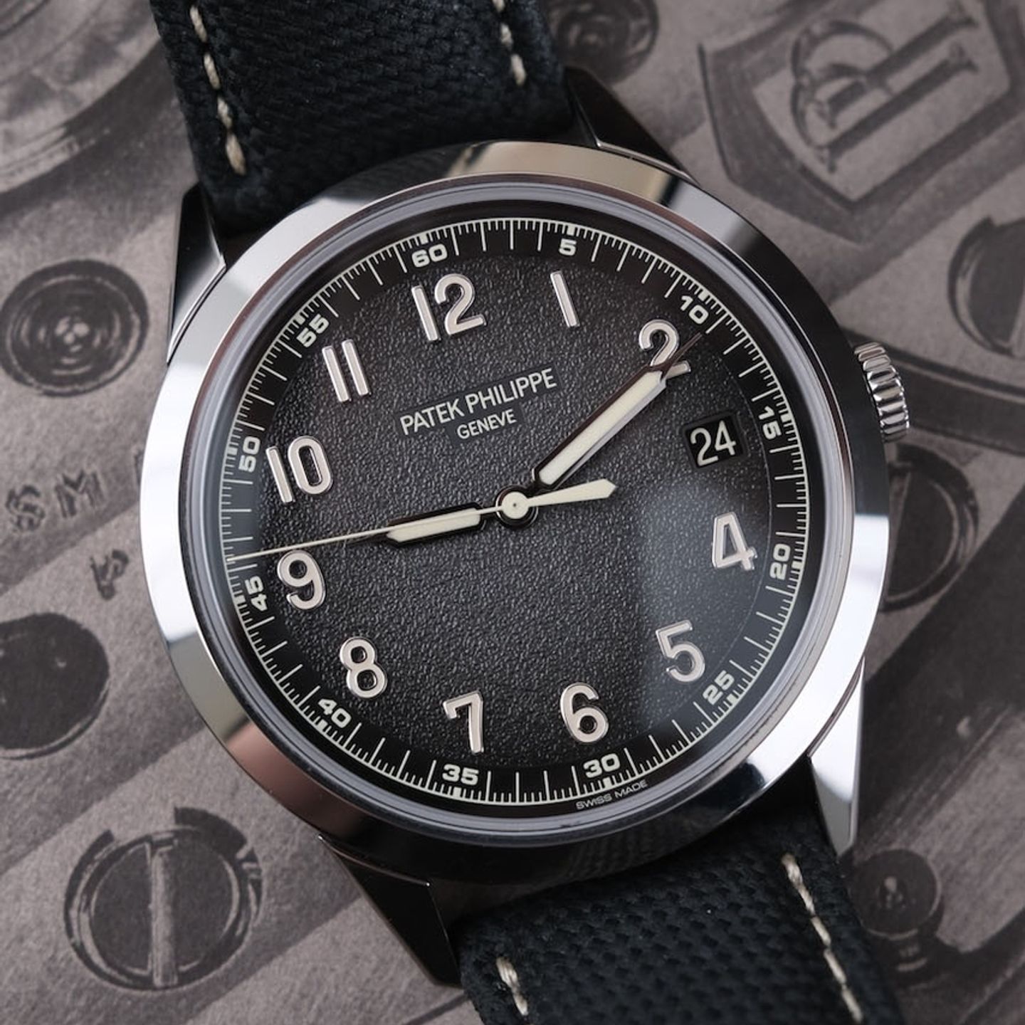 Patek Philippe Calatrava 5226G-001 (2024) - Grey dial 40 mm White Gold case (4/8)