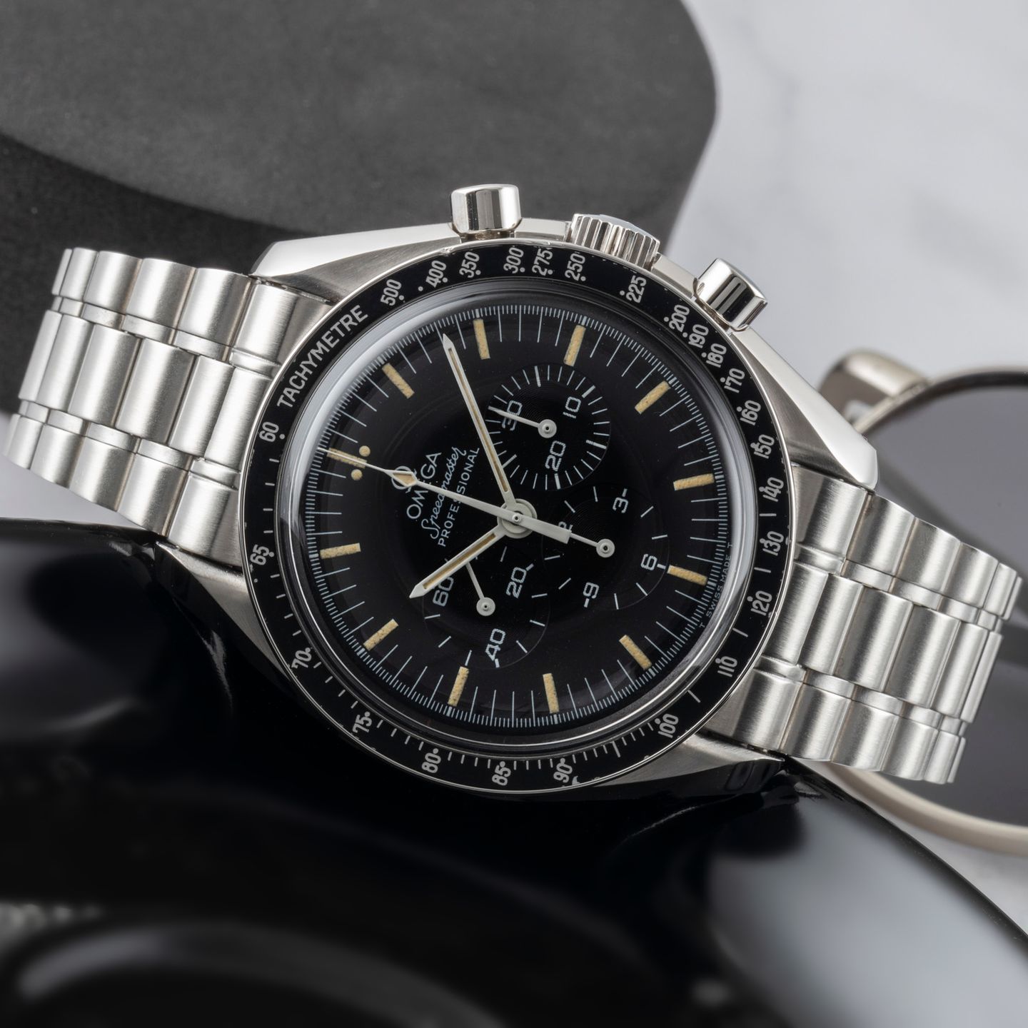 Omega Speedmaster Professional Moonwatch 3590.50.00 (Unknown (random serial)) - Black dial 42 mm Steel case (2/8)
