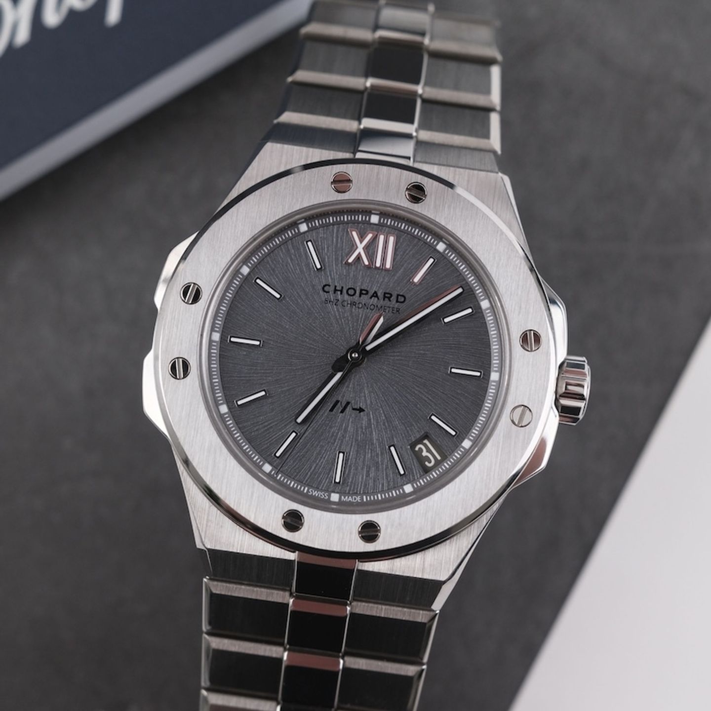 Chopard Alpine Eagle 298600-3005 (2022) - Grey dial 41 mm Titanium case (2/8)