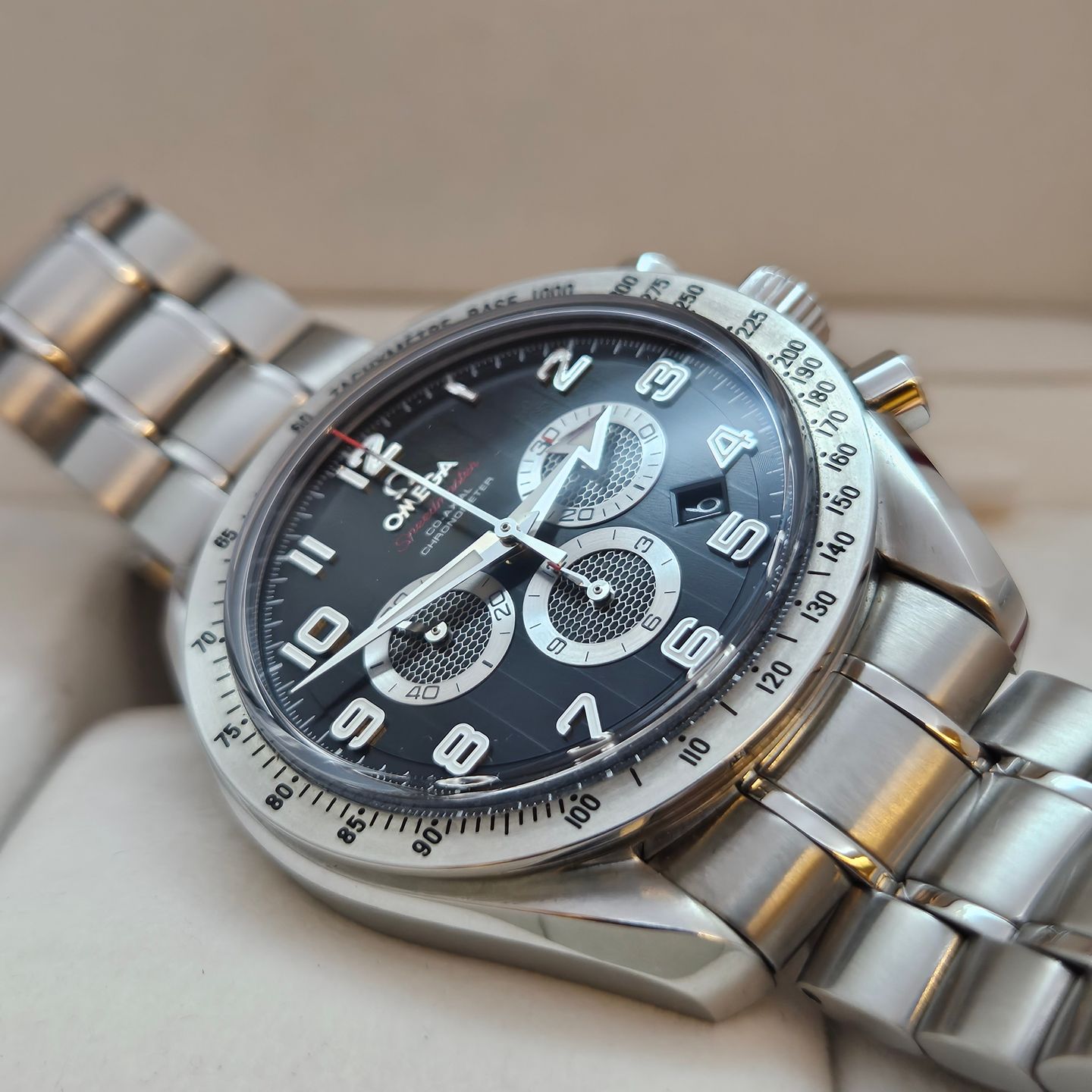 Omega Speedmaster Broad Arrow 321.10.44.50.01.001 (2010) - Black dial 44 mm Steel case (3/8)