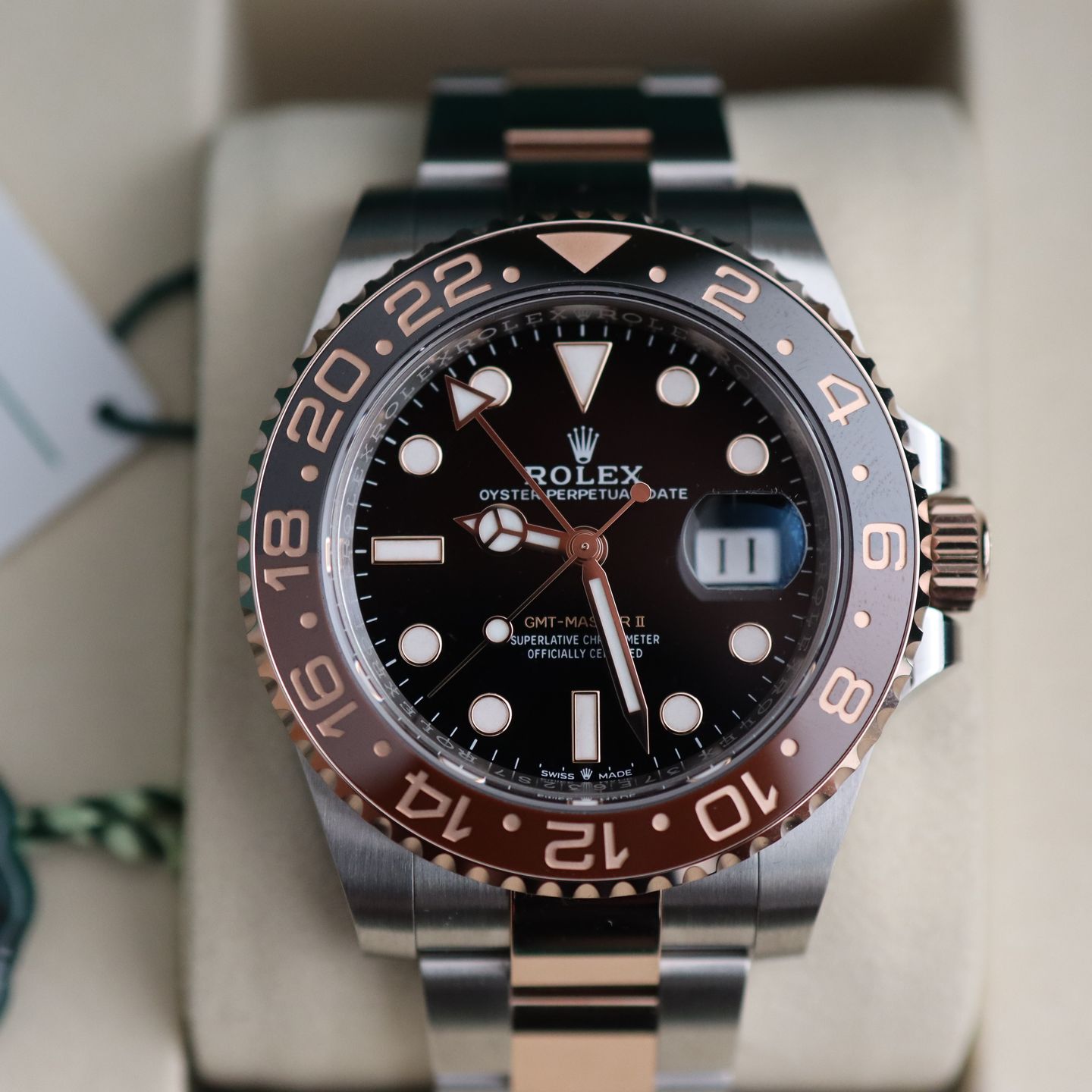 Rolex GMT-Master II 126711CHNR (2025) - Black dial 40 mm Gold/Steel case (7/8)