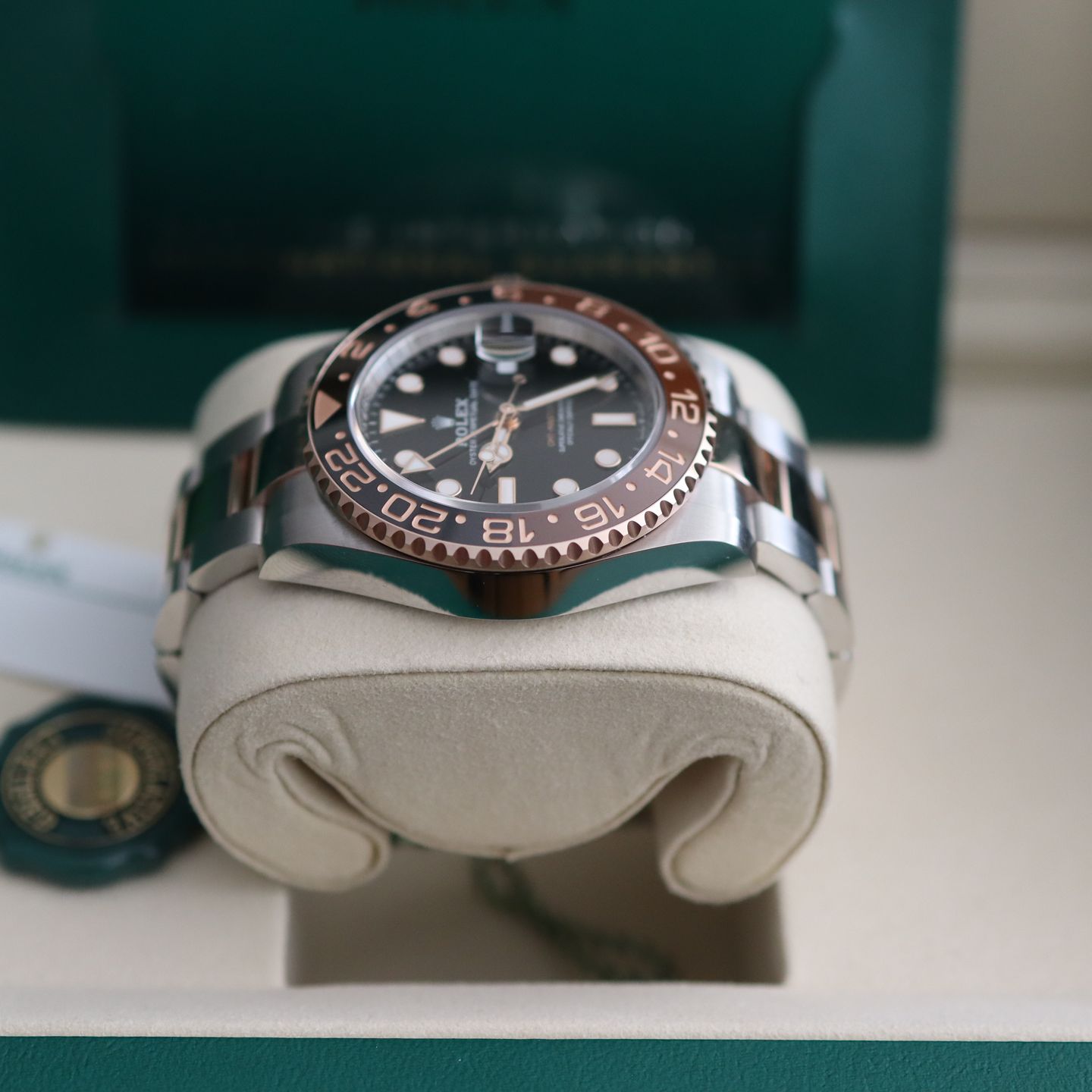 Rolex GMT-Master II 126711CHNR (2025) - Black dial 40 mm Gold/Steel case (3/8)