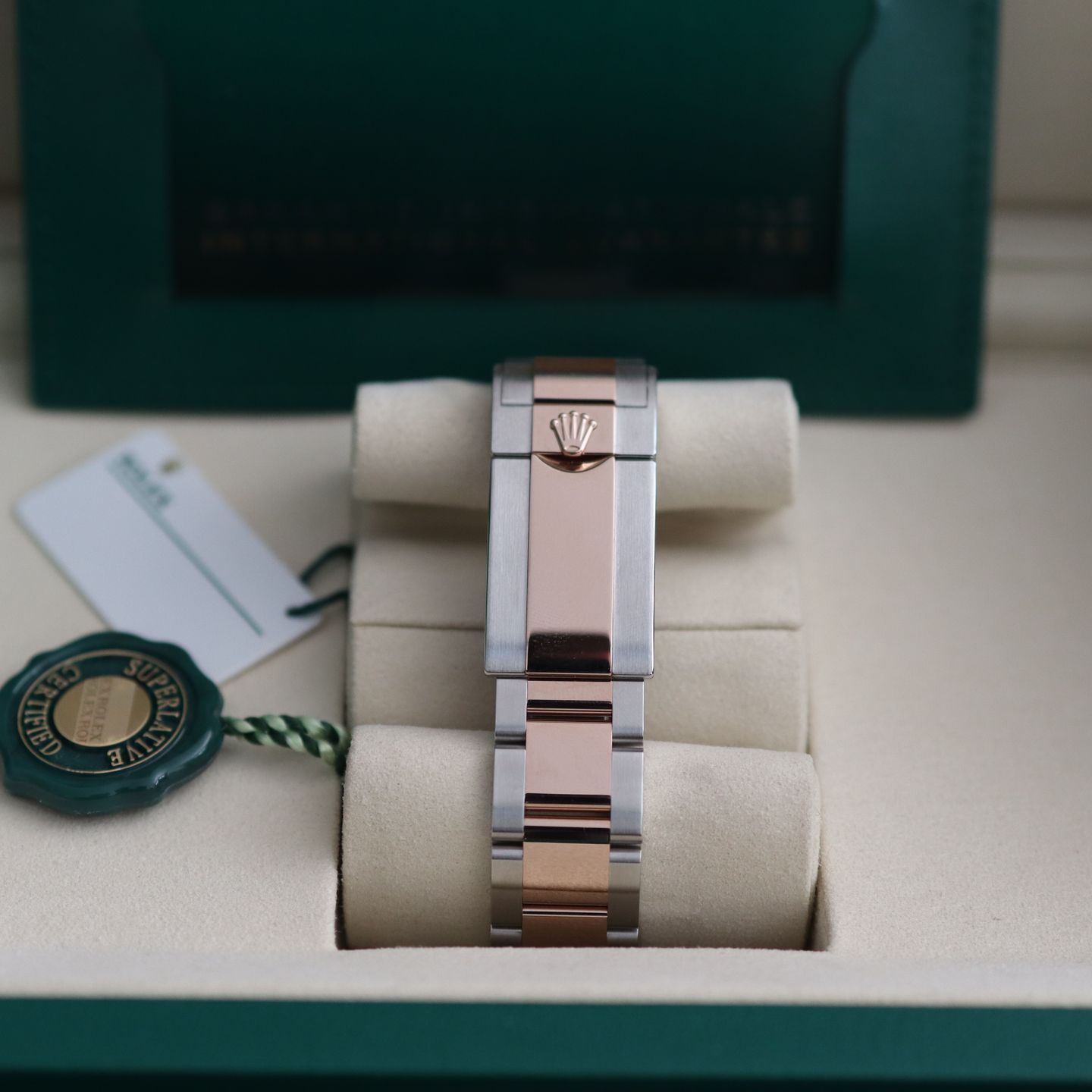 Rolex GMT-Master II 126711CHNR (2025) - Black dial 40 mm Gold/Steel case (6/8)