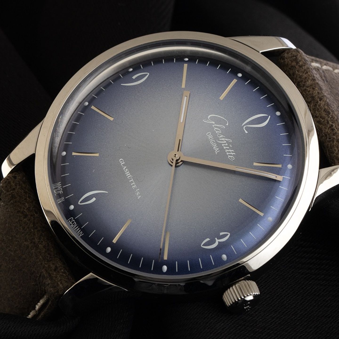 Glashütte Original Sixties 1-39-52-14-02-04 (2025) - Blue dial 39 mm Steel case (3/7)