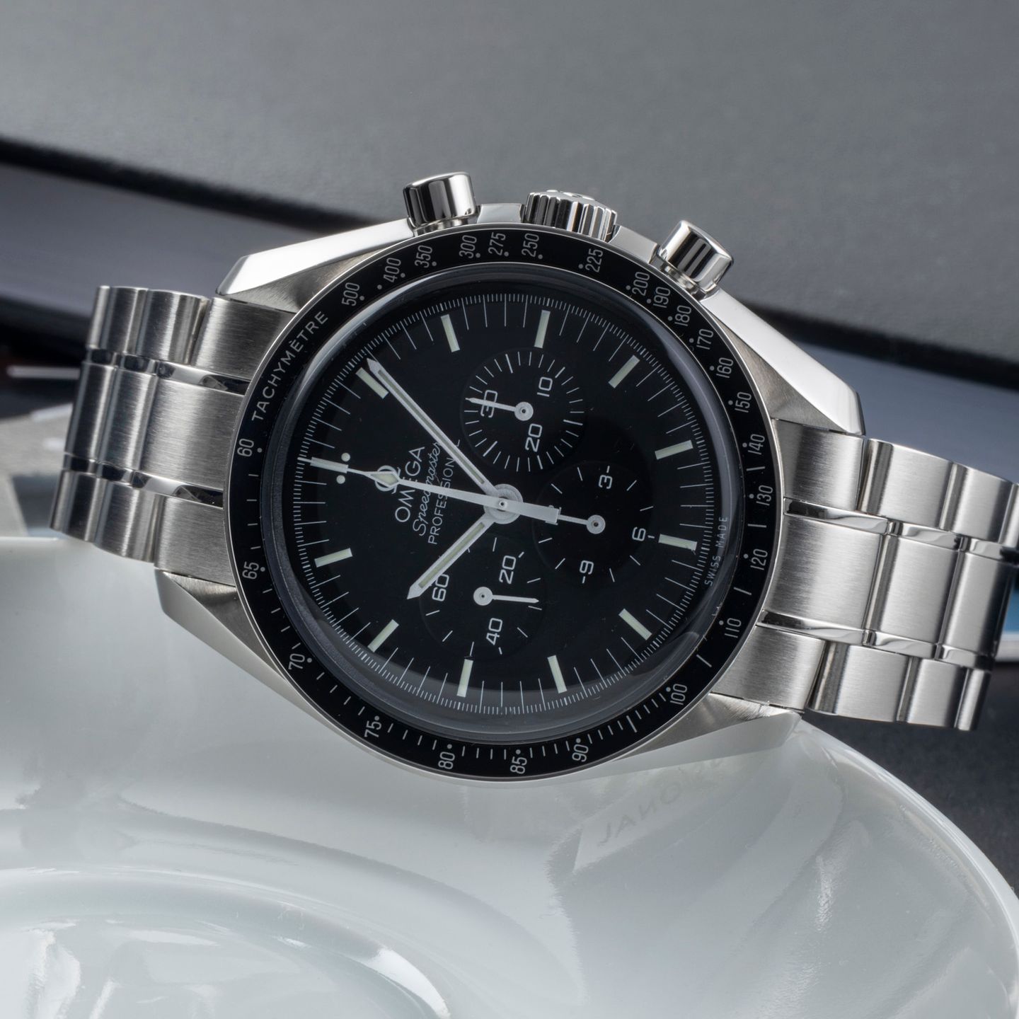 Omega Speedmaster Professional Moonwatch 311.30.42.30.01.005 (Unknown (random serial)) - Black dial 42 mm Steel case (2/8)