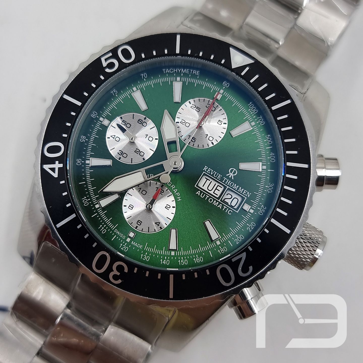 Revue Thommen Diver's Day-Date Chronograph 17030.6121 (2024) - Green dial 45 mm Steel case (1/8)