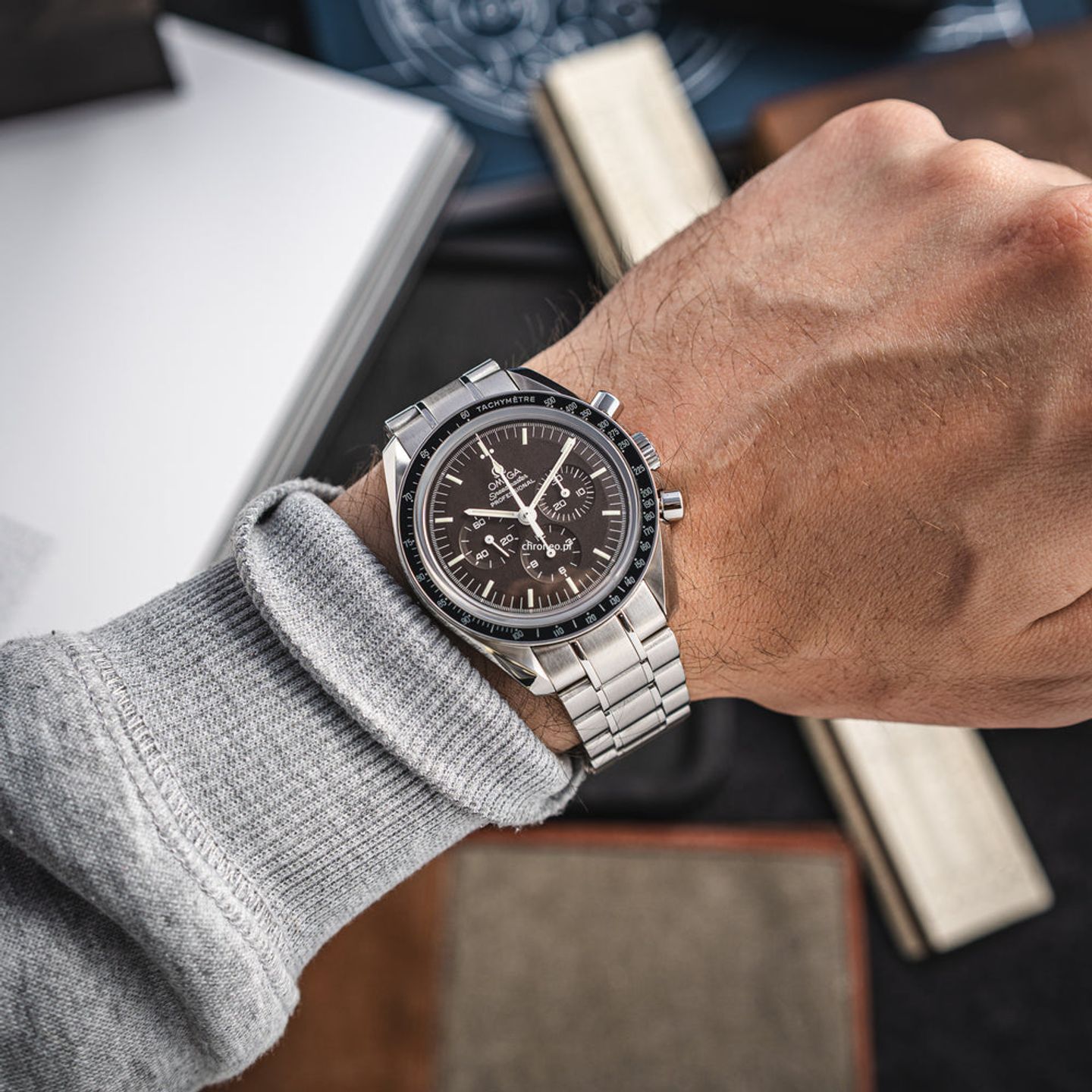 Omega Speedmaster Professional Moonwatch 311.30.42.30.13.001 (2011) - Brown dial 42 mm Steel case (6/8)