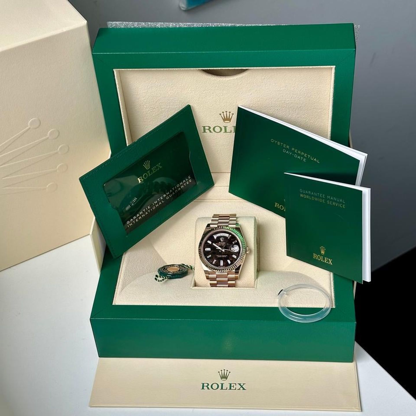 Rolex Day-Date 228235 (2023) - Brown dial 40 mm Rose Gold case (6/8)