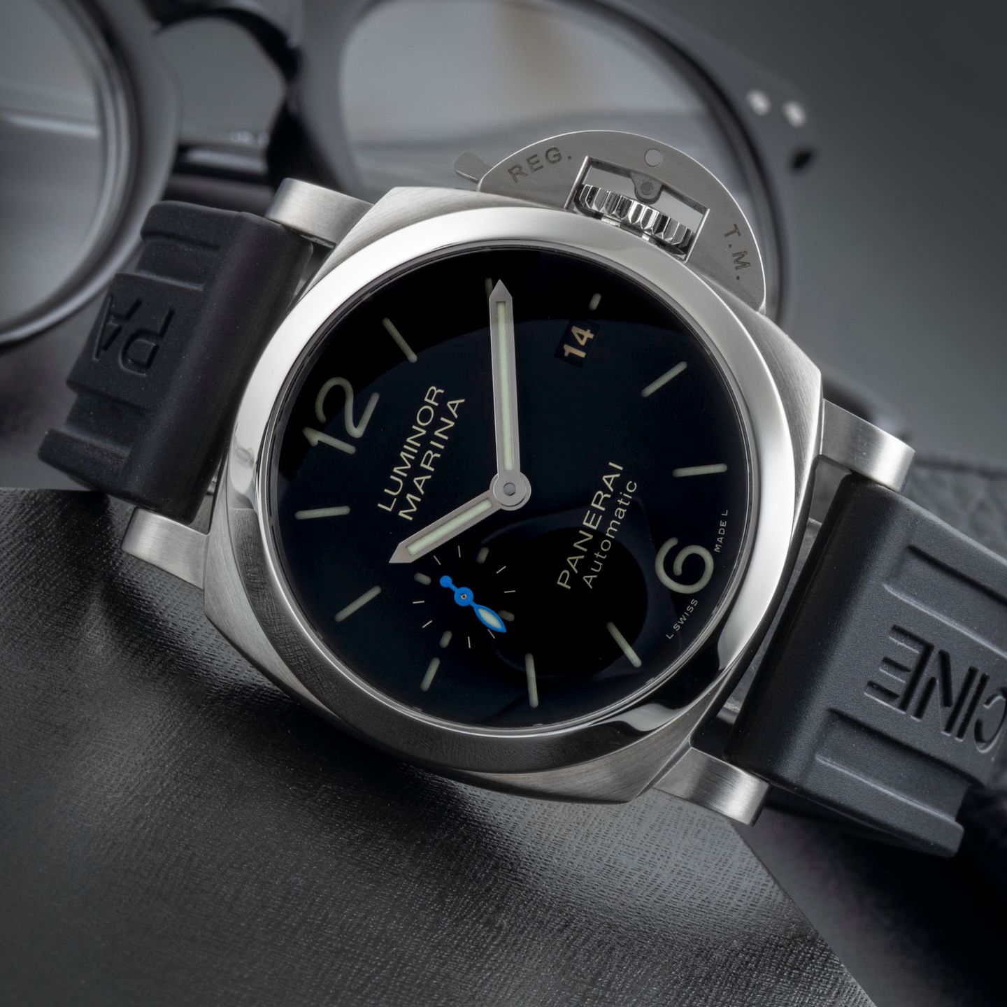 Panerai Luminor 1950 PAM01372 (Unknown (random serial)) - Black dial 40 mm Steel case (2/8)