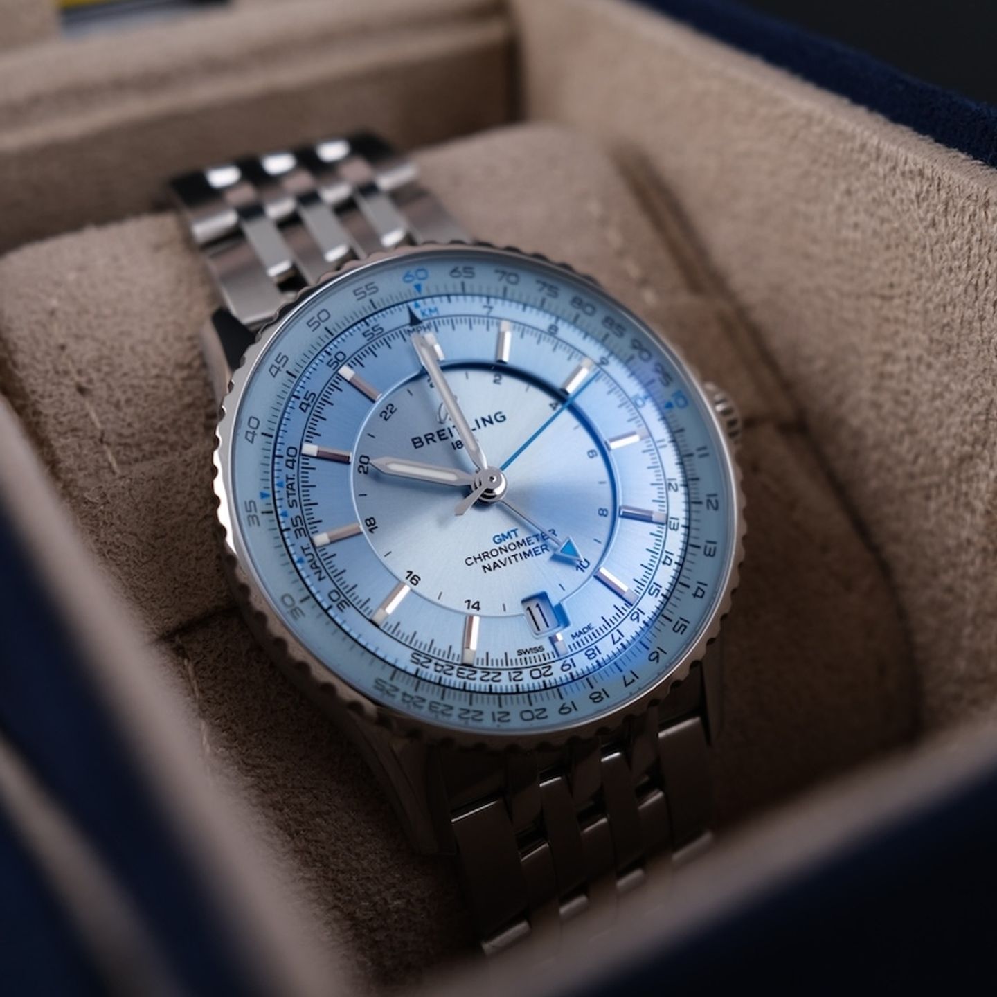 Breitling Navitimer GMT A32310171C1A1 (2024) - Blue dial 41 mm Steel case (2/8)
