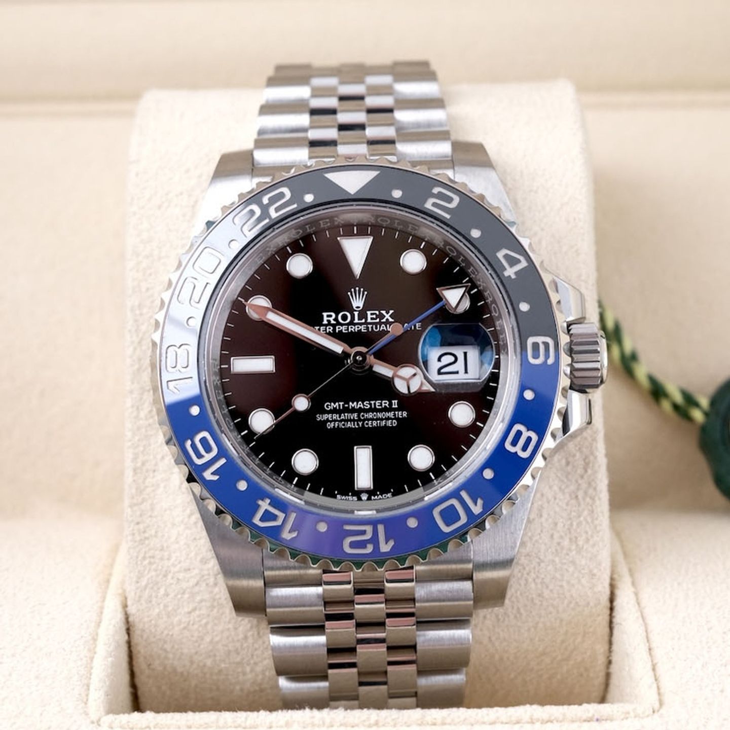 Rolex GMT-Master II 126710BLNR (2020) - Black dial 40 mm Steel case (2/8)