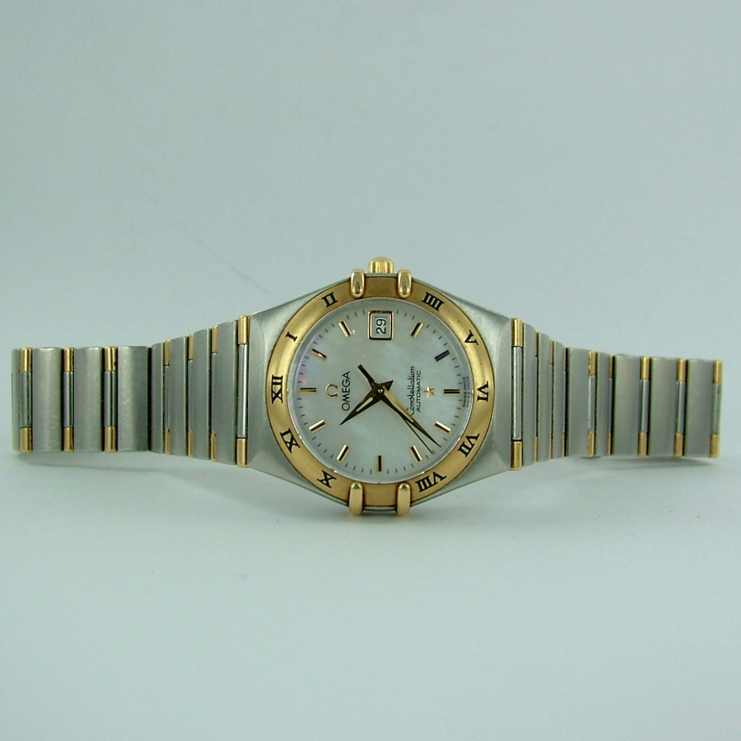Omega Constellation - (Unknown (random serial)) - White dial 27 mm Gold/Steel case (1/6)