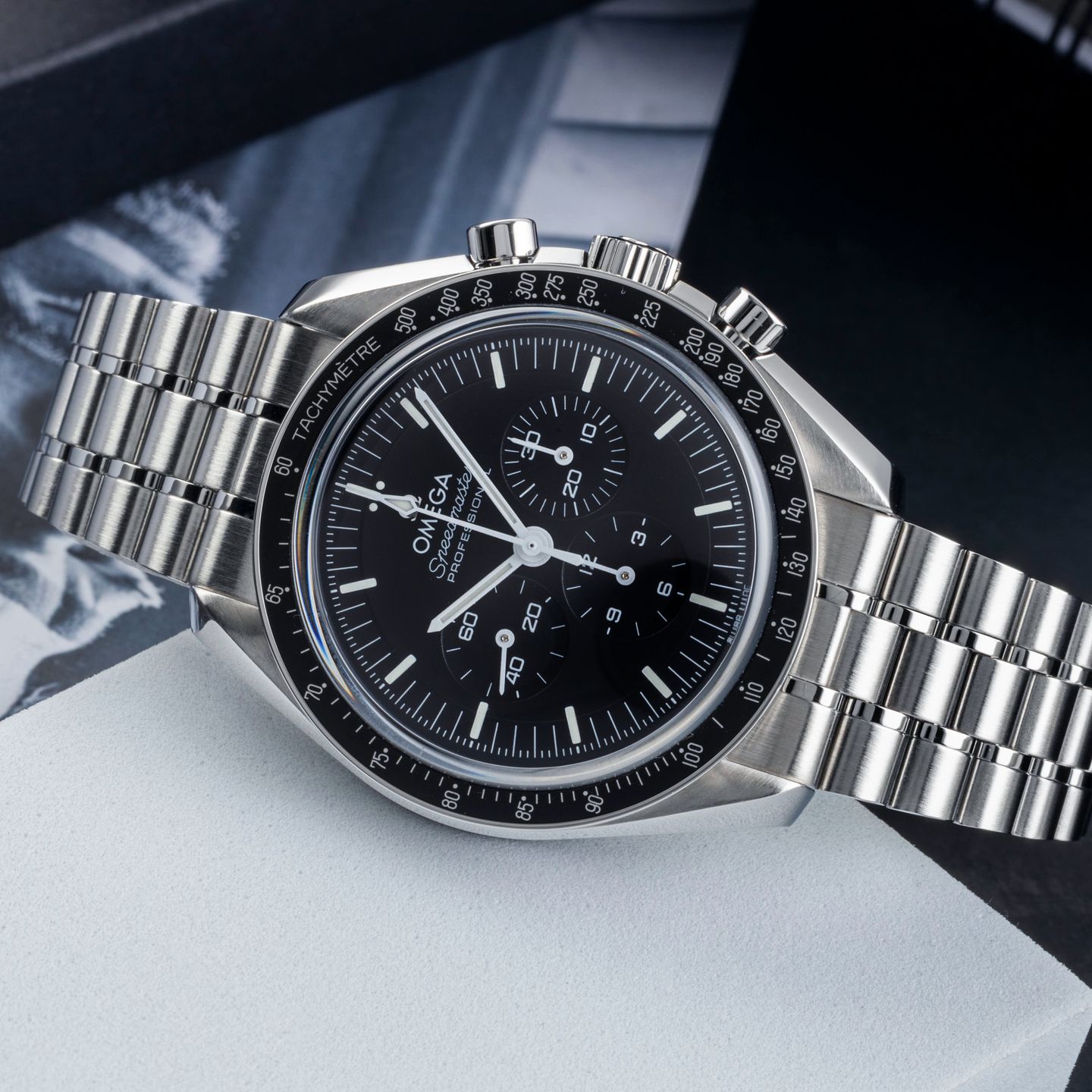 Omega Speedmaster Professional Moonwatch 310.30.42.50.01.002 (Unknown (random serial)) - Black dial 42 mm Steel case (2/8)