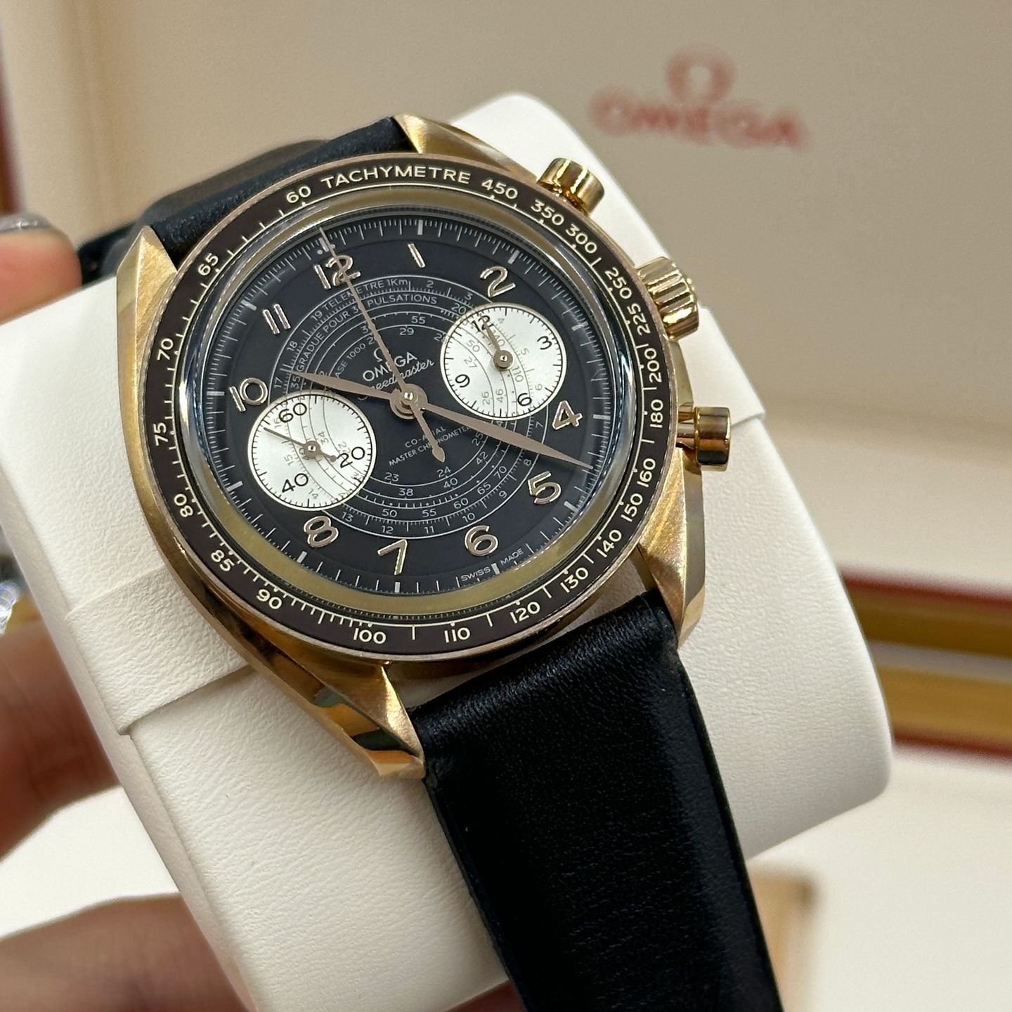 Omega Speedmaster 329.92.43.51.10.001 (2024) - Bruin wijzerplaat 43mm Brons (4/8)