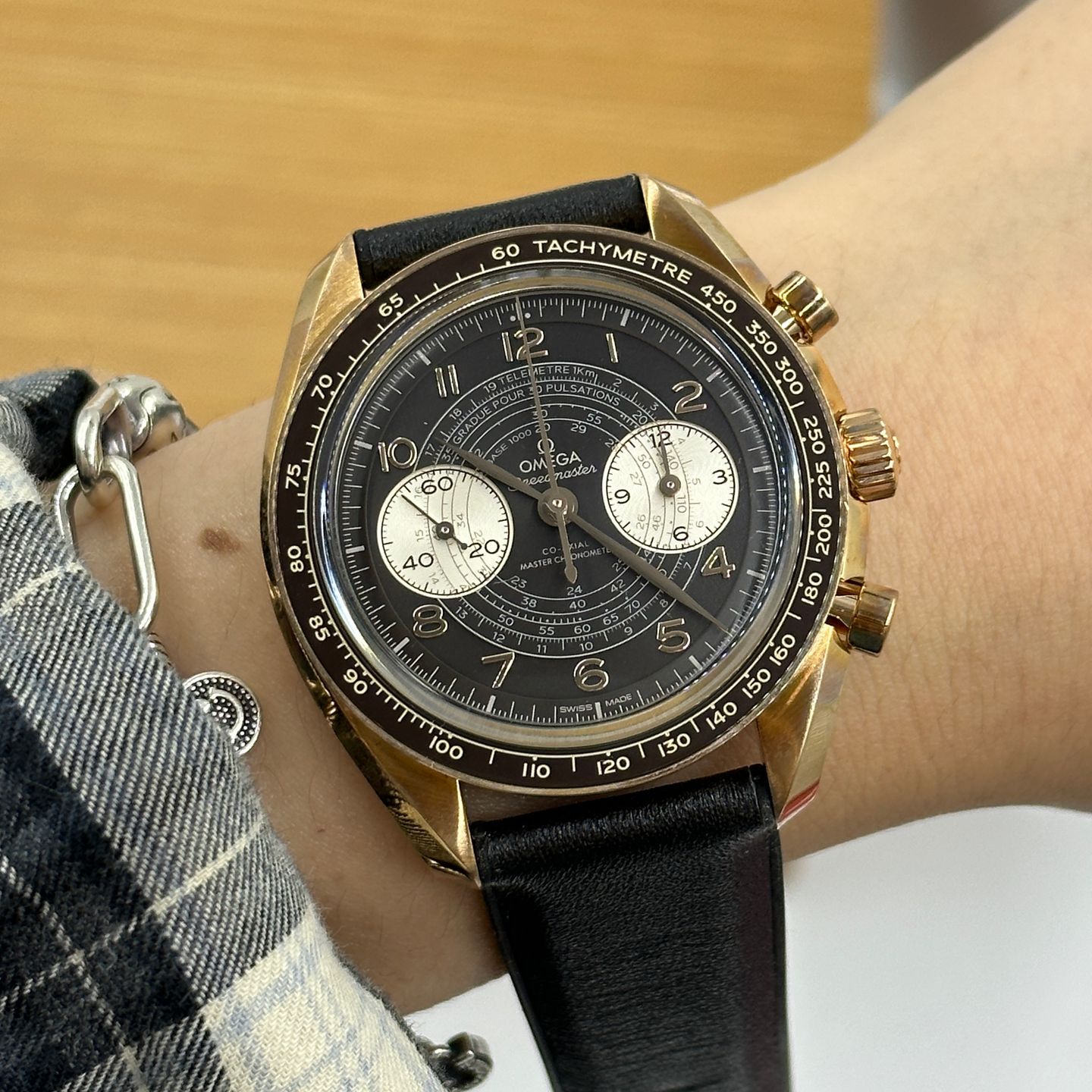 Omega Speedmaster 329.92.43.51.10.001 (2024) - Brown dial 43 mm Bronze case (8/8)