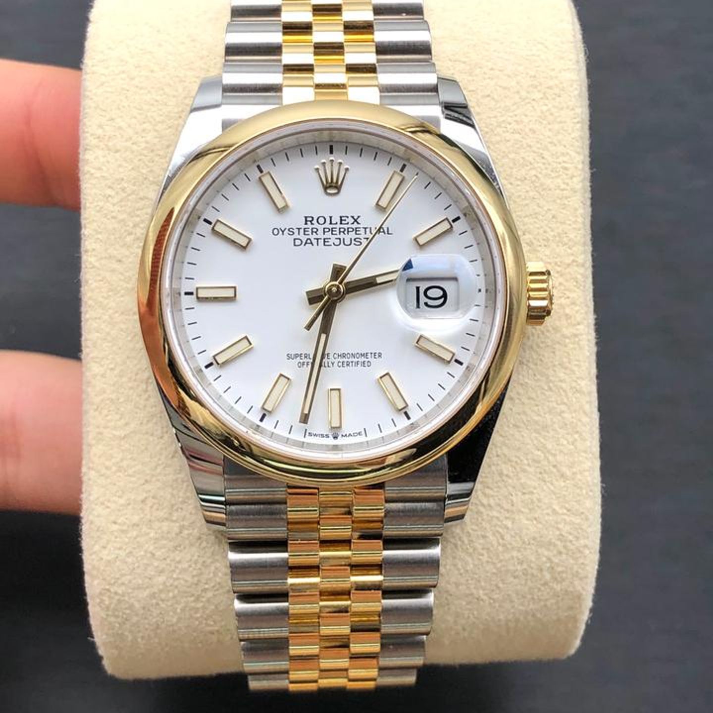 Rolex Datejust 126203 (2025) - 44mm Goud/Staal (4/6)