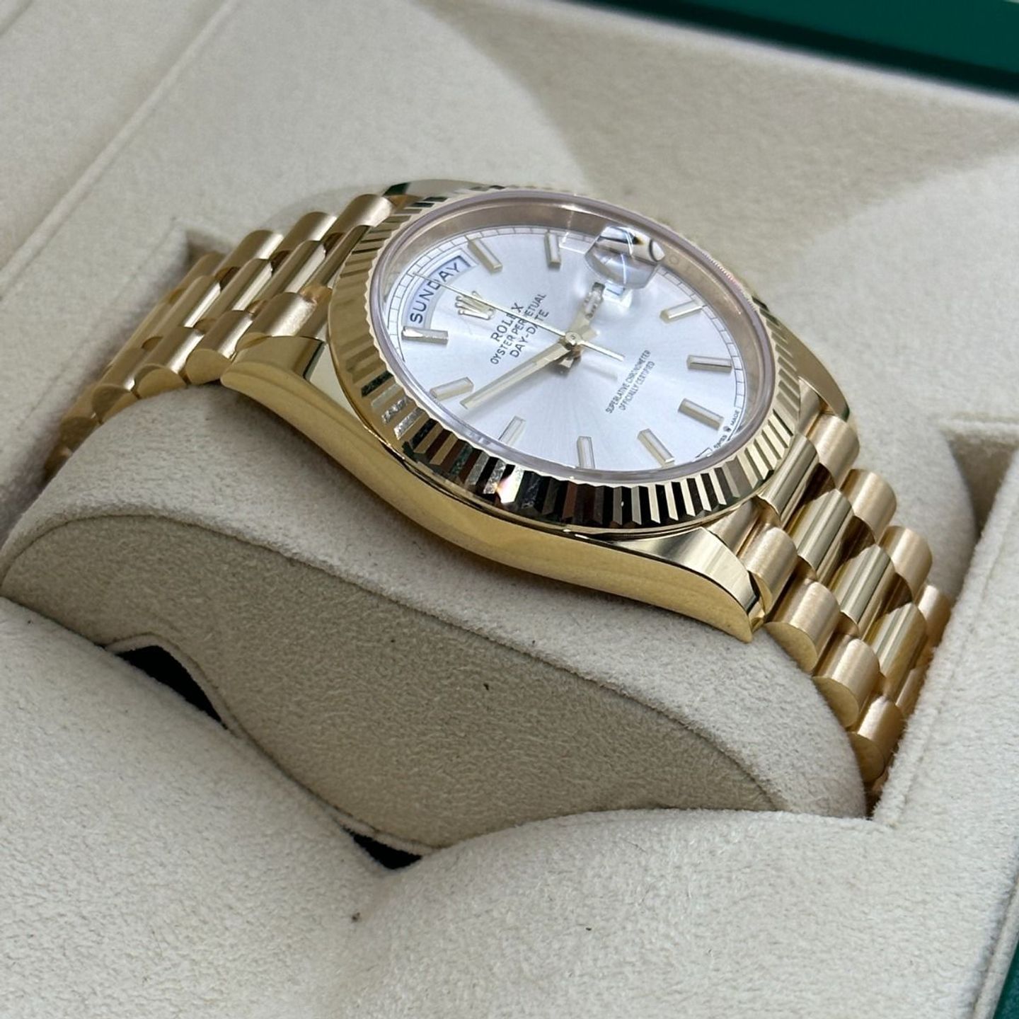 Rolex Day-Date 40 228238 (2023) - Silver dial 40 mm Yellow Gold case (7/8)