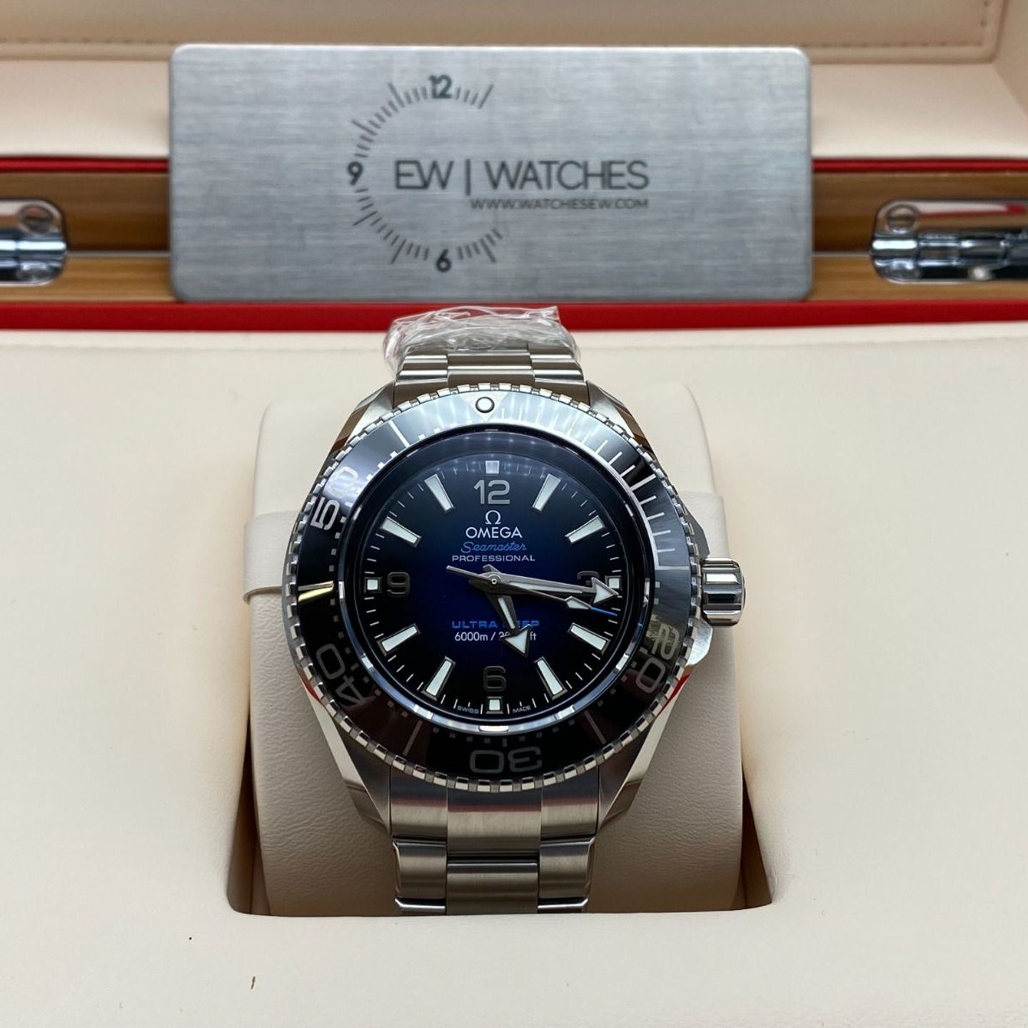 Omega Seamaster Planet Ocean 215.30.46.21.03.001 (2023) - Blue dial 45 mm Steel case (7/8)