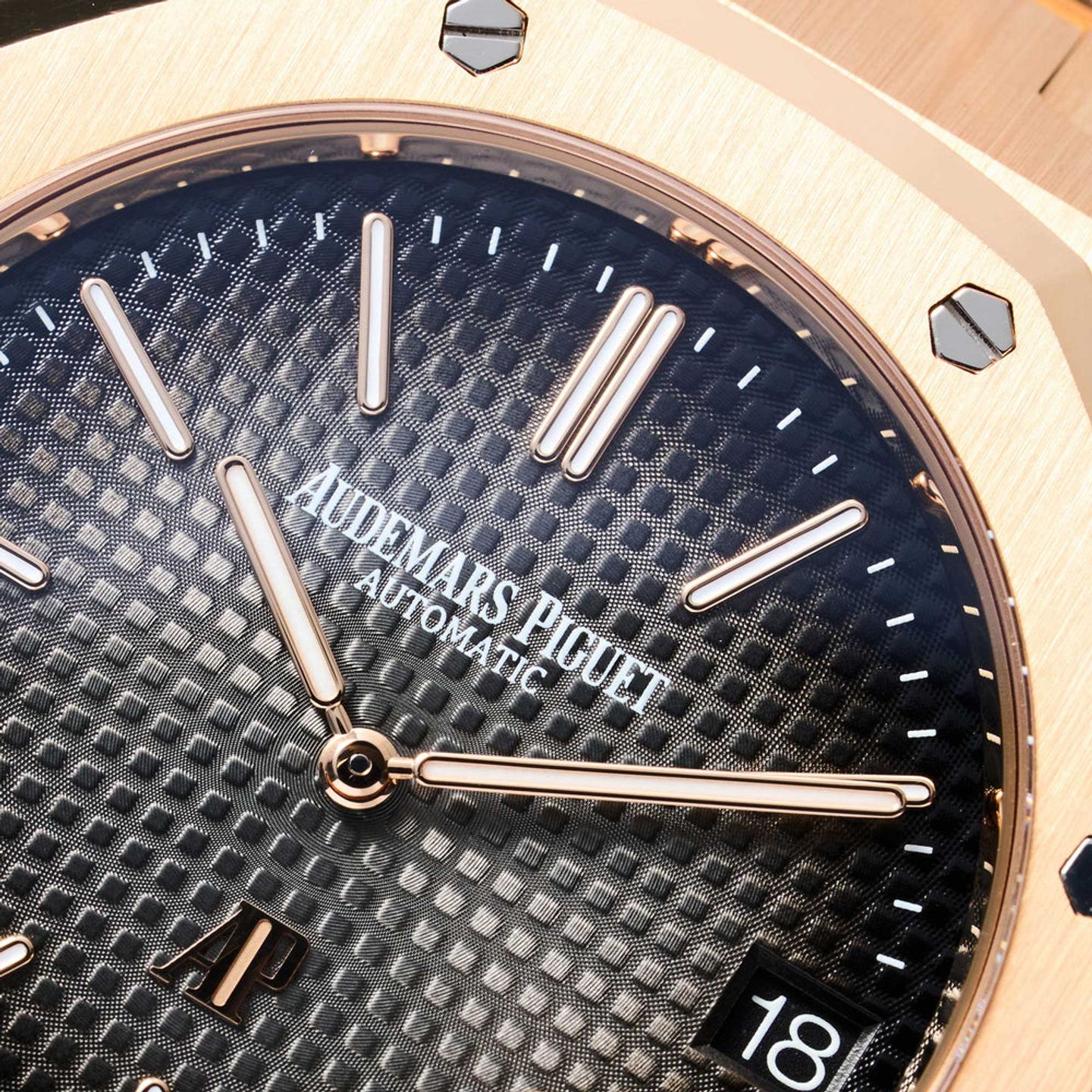 Audemars Piguet Royal Oak Jumbo 16202OR.OO.1240OR.01 (2022) - Grey dial 39 mm Rose Gold case (2/7)