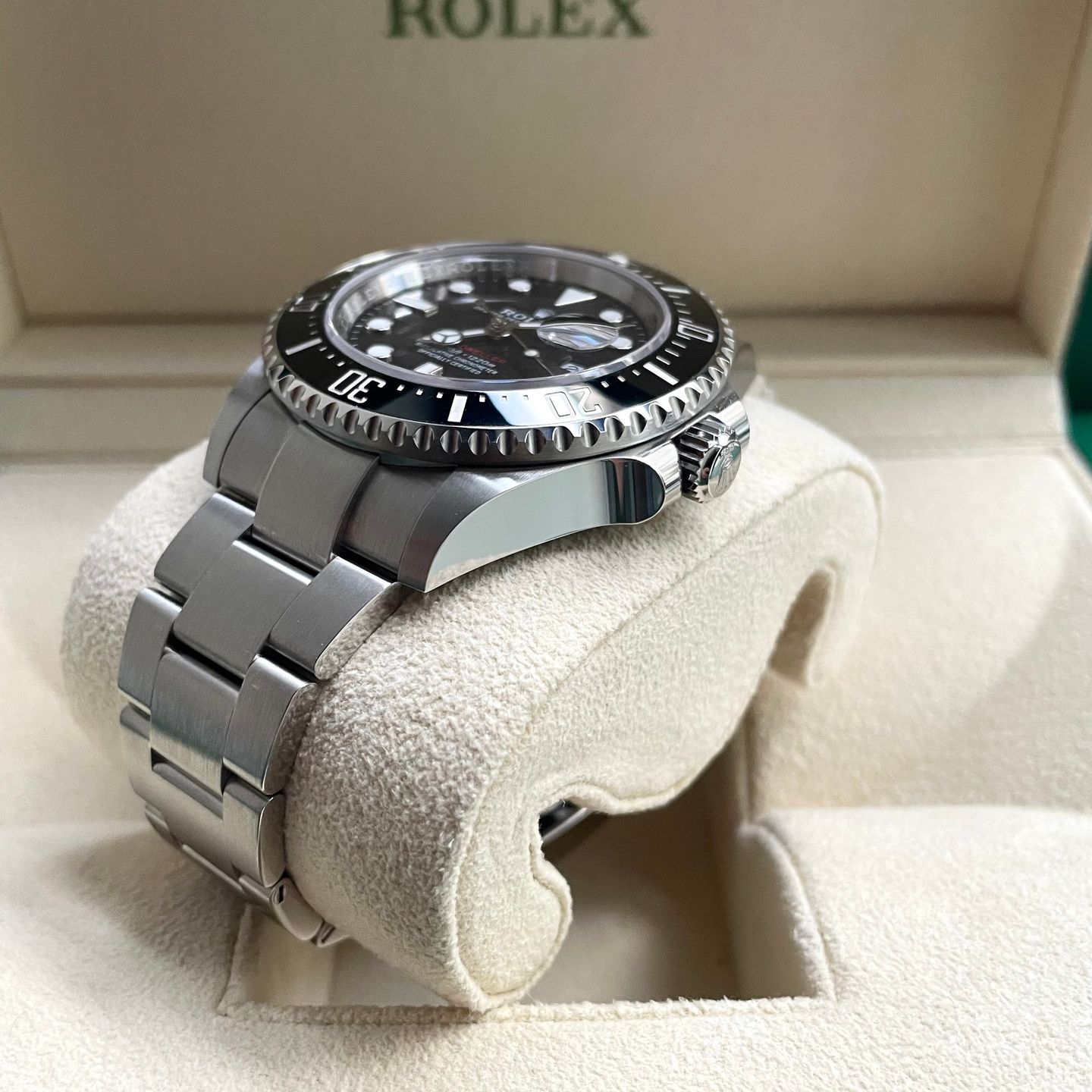 Rolex Sea-Dweller 126600 (2021) - Black dial 43 mm Steel case (4/6)