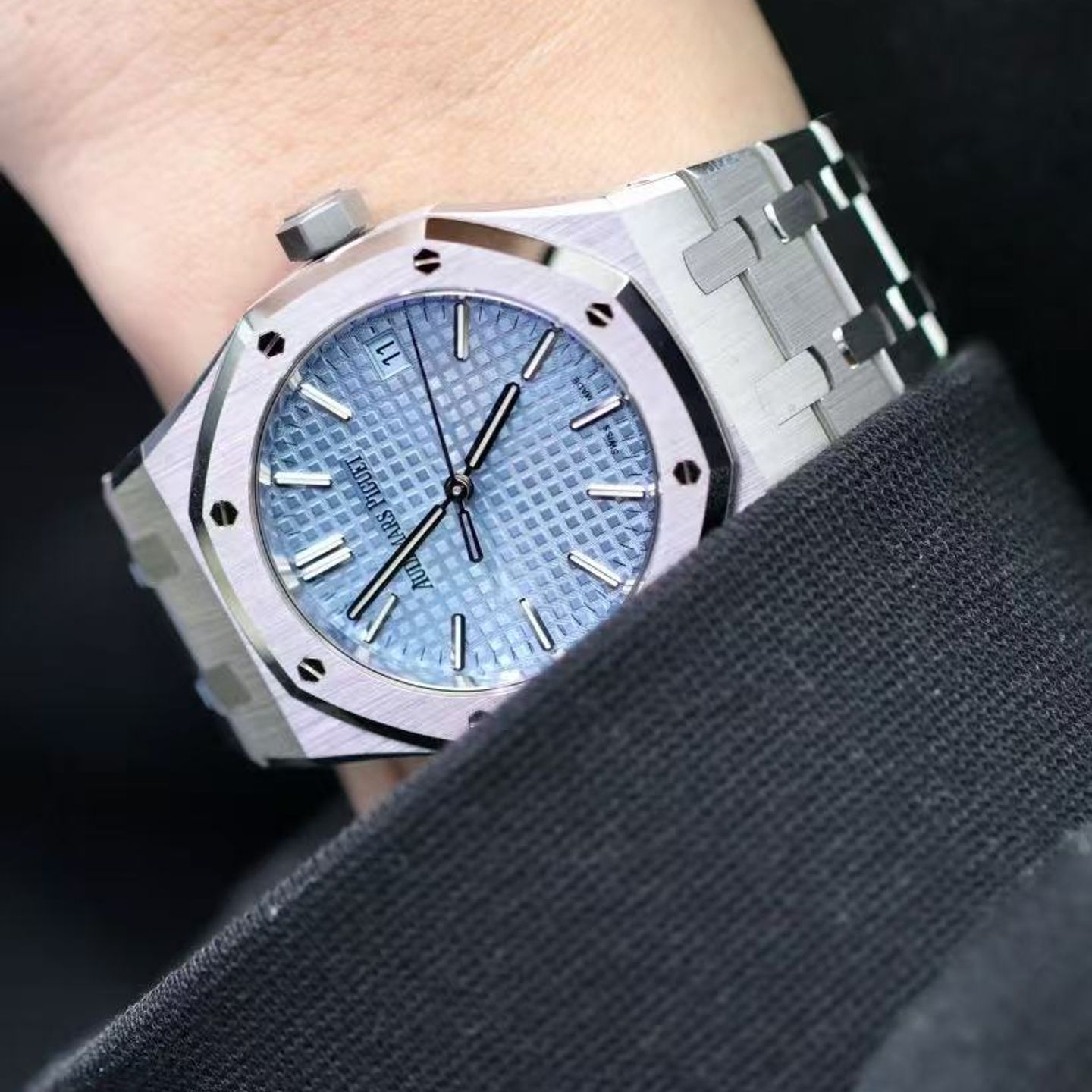 Audemars Piguet Royal Oak Selfwinding 15550ST.OO.1356ST.06 (2025) - Blue dial 37 mm Steel case (3/7)