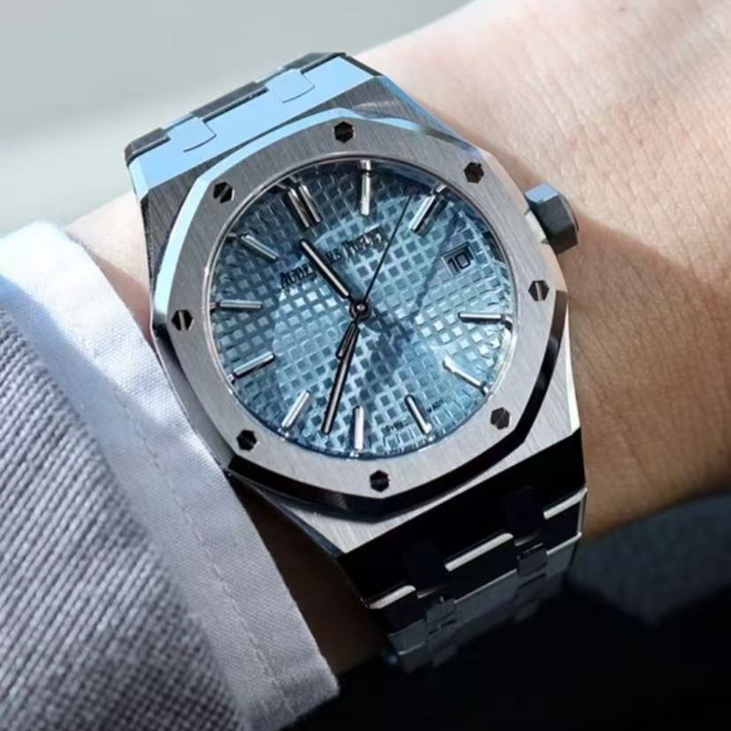 Audemars Piguet Royal Oak Selfwinding 15550ST.OO.1356ST.06 (2025) - Blue dial 37 mm Steel case (2/7)