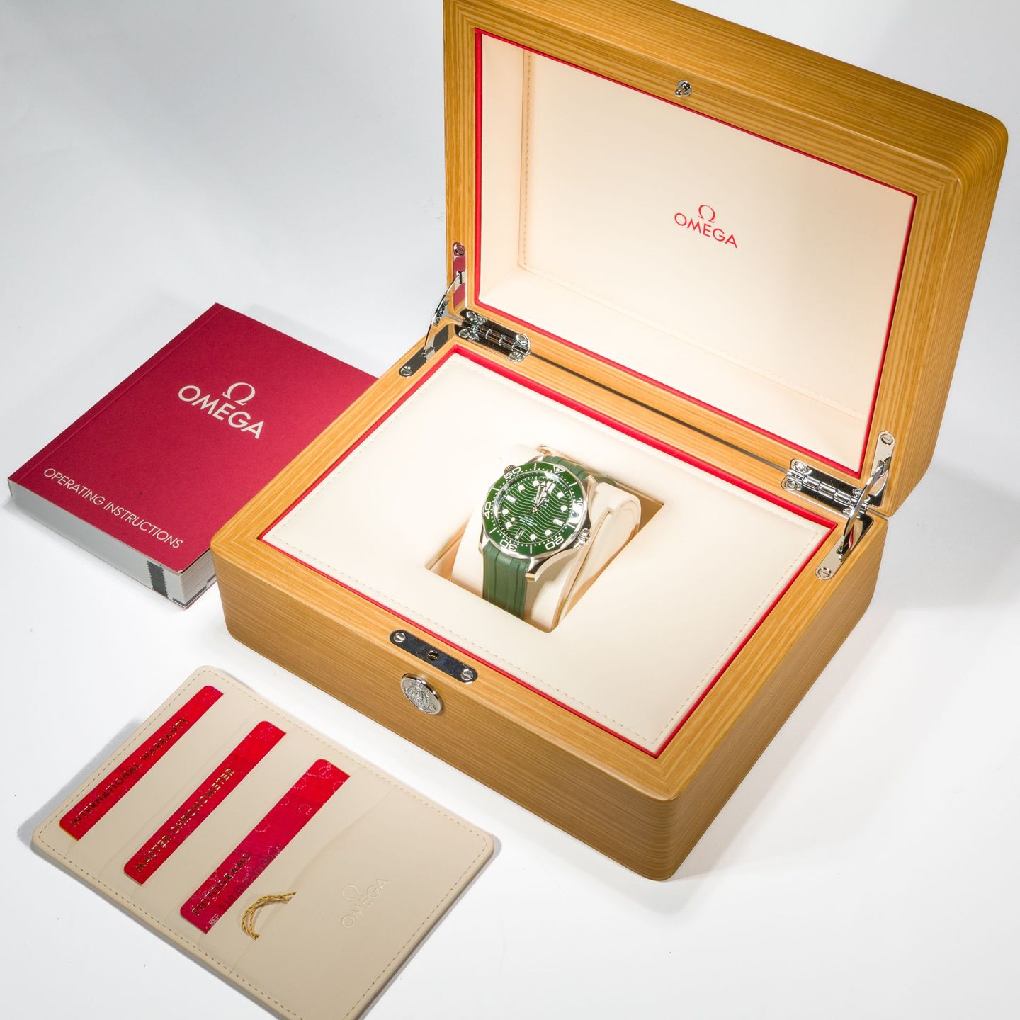 Omega Seamaster Diver 300 M 210.30.42.20.10.001 (2024) - Green dial 42 mm Steel case (2/4)